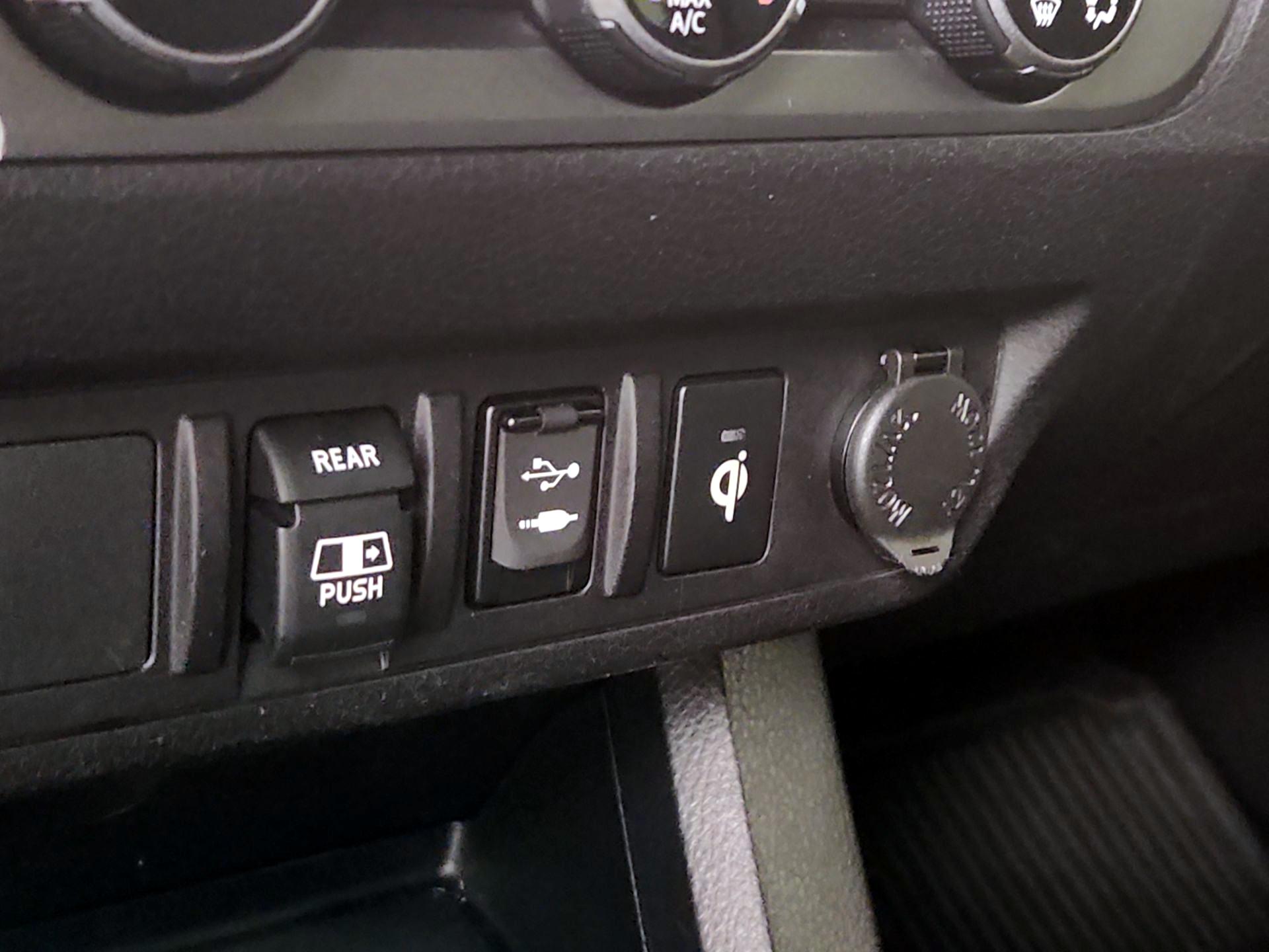 Thumbnail: 2018 Toyota Tacoma - 18