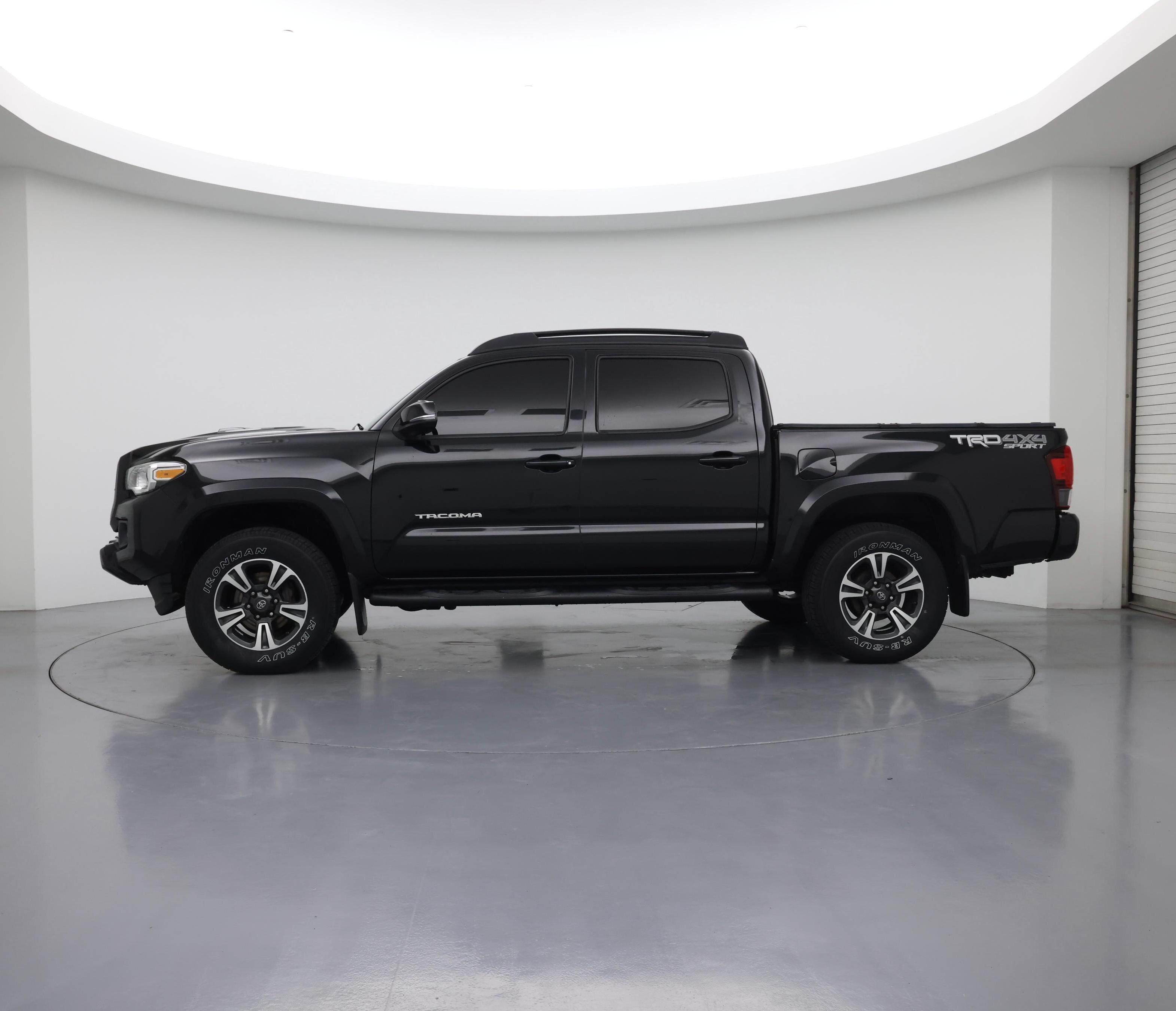 Thumbnail: 2018 Toyota Tacoma - 3