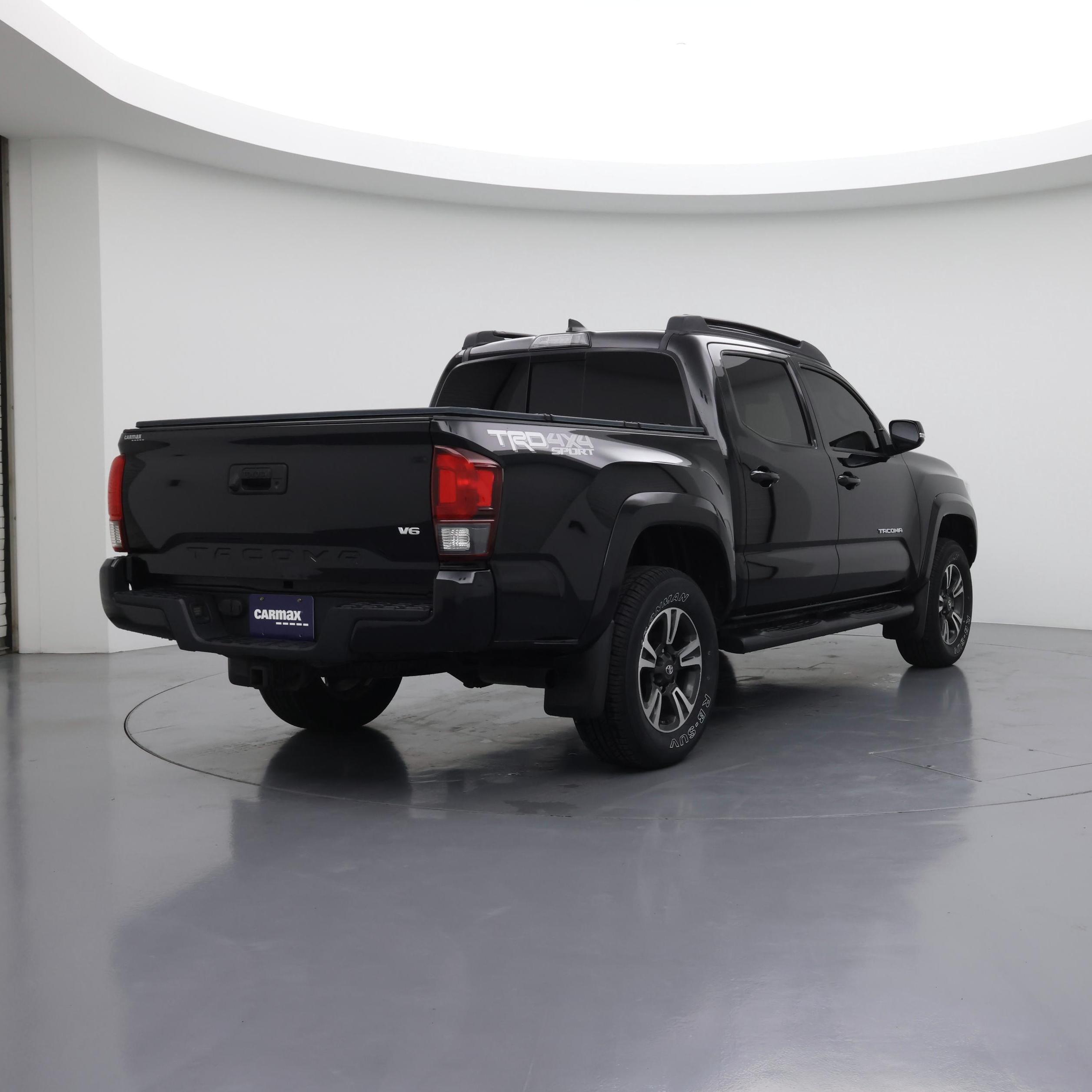 Thumbnail: 2018 Toyota Tacoma - 8