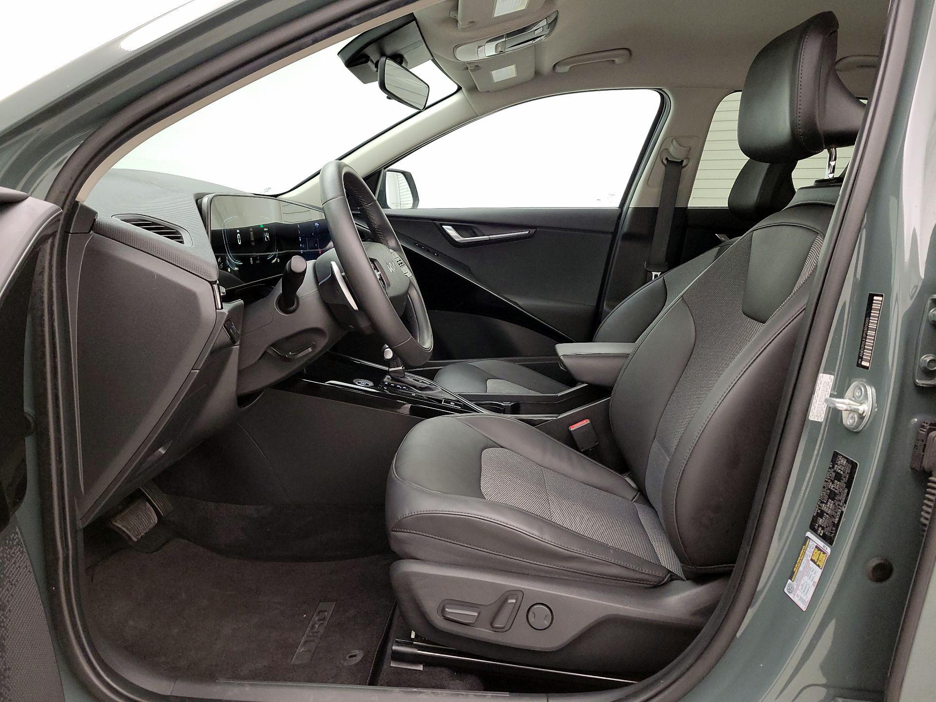 Thumbnail: 2023 Kia Niro - 11