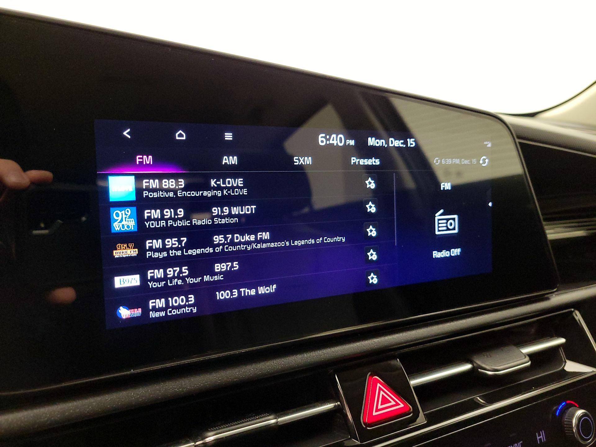 Thumbnail: 2023 Kia Niro - 16