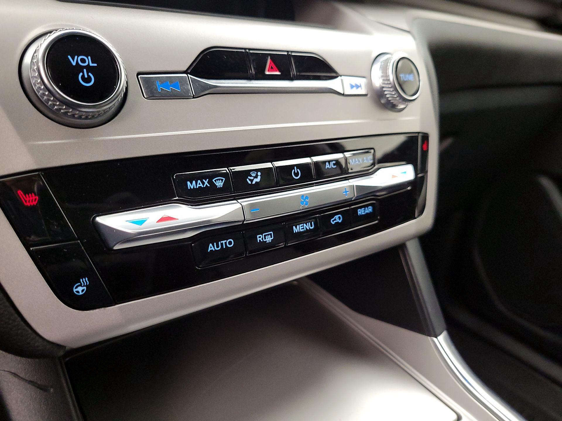 Thumbnail: 2023 Ford Explorer - 16