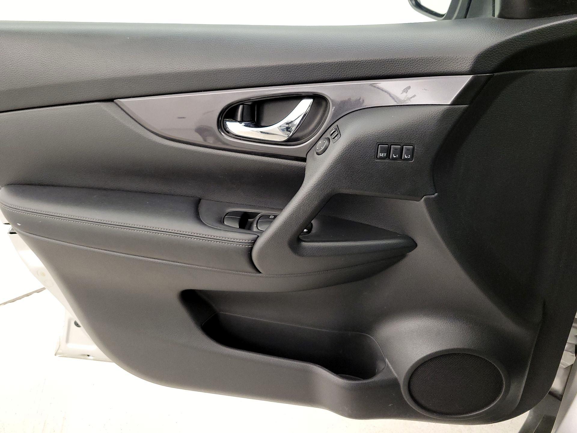 Thumbnail: 2018 Nissan Rogue - 12