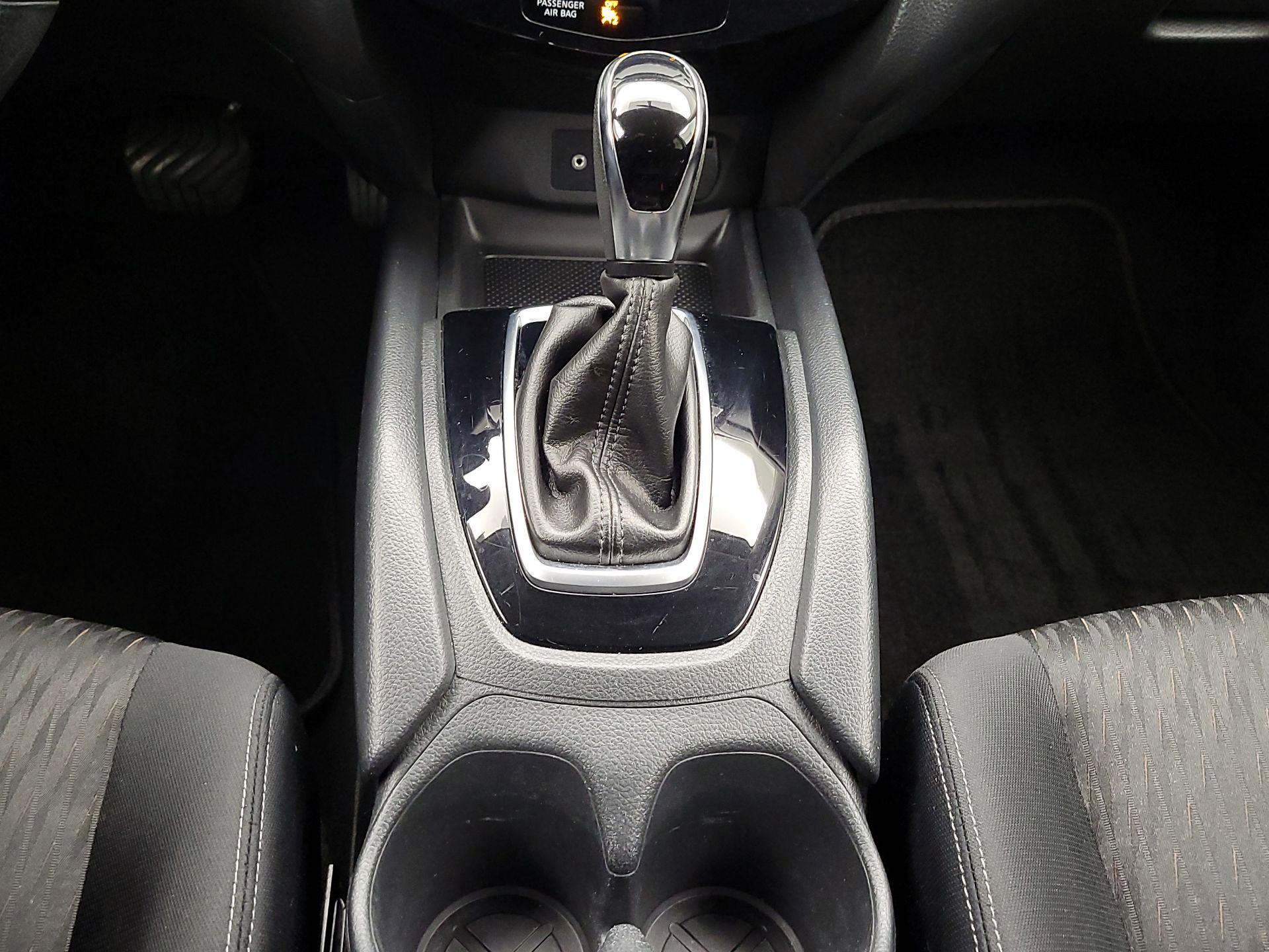 Thumbnail: 2018 Nissan Rogue - 18