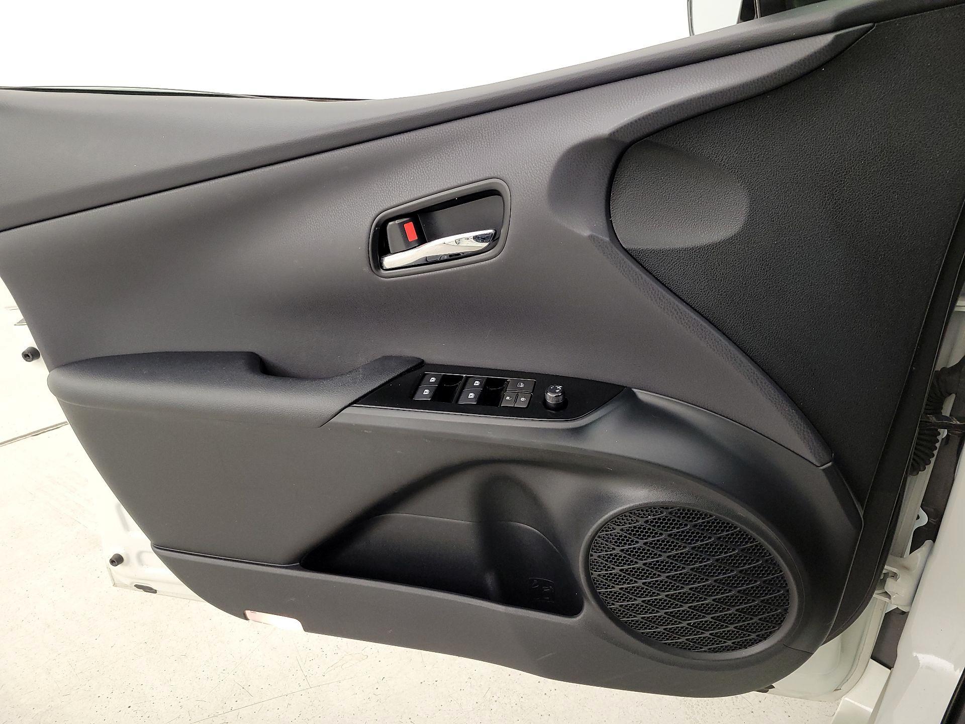 Thumbnail: 2018 Toyota Prius - 12