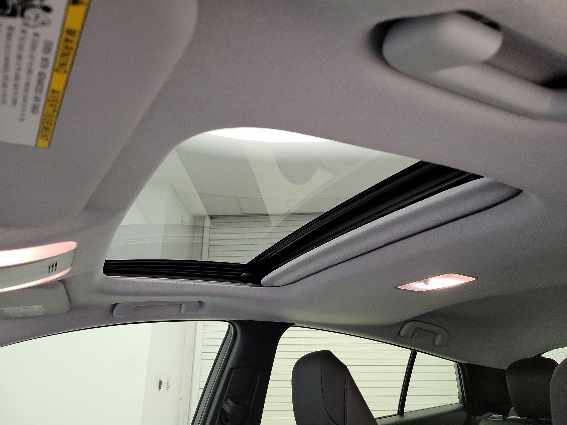 Thumbnail: 2018 Toyota Prius - 20