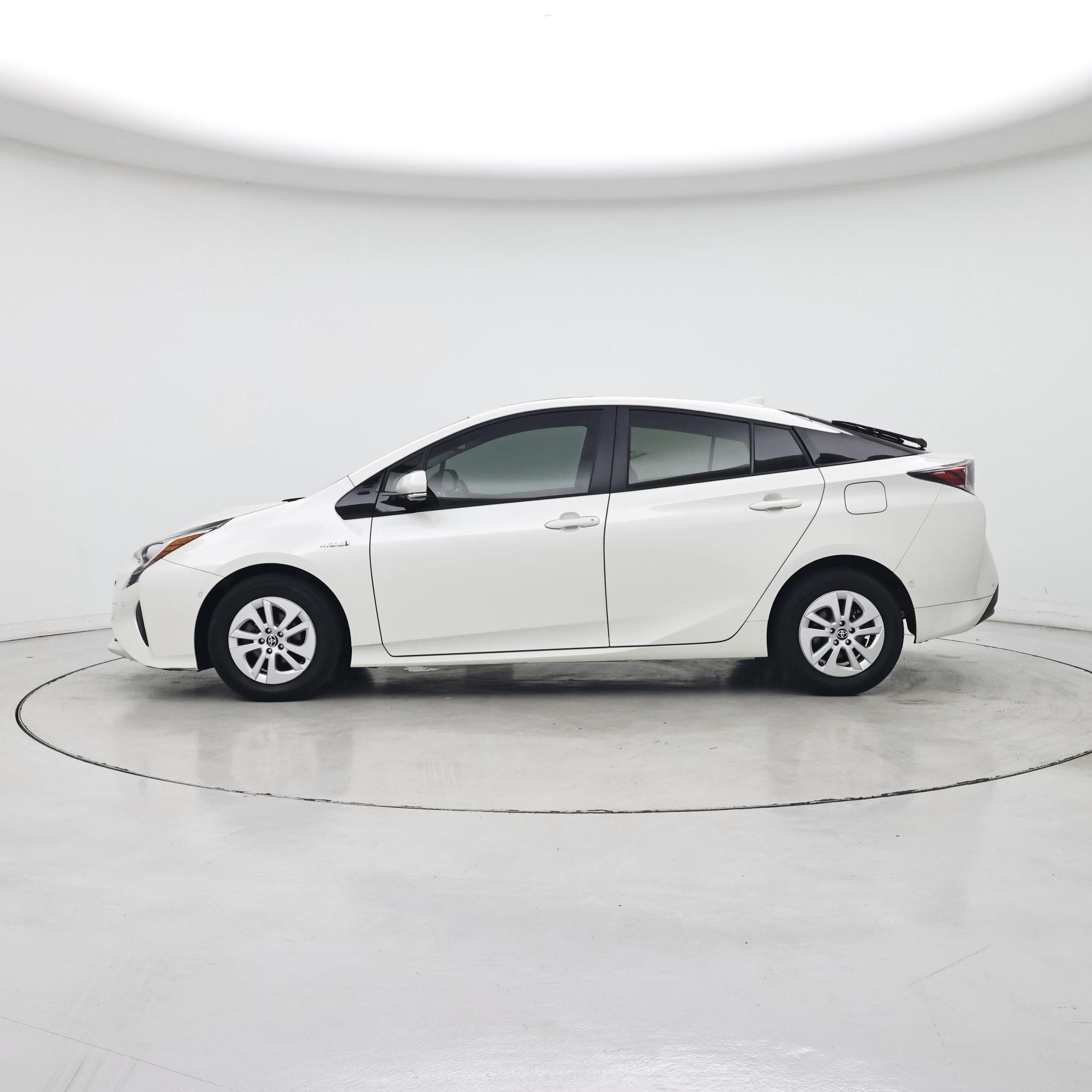Thumbnail: 2018 Toyota Prius - 3