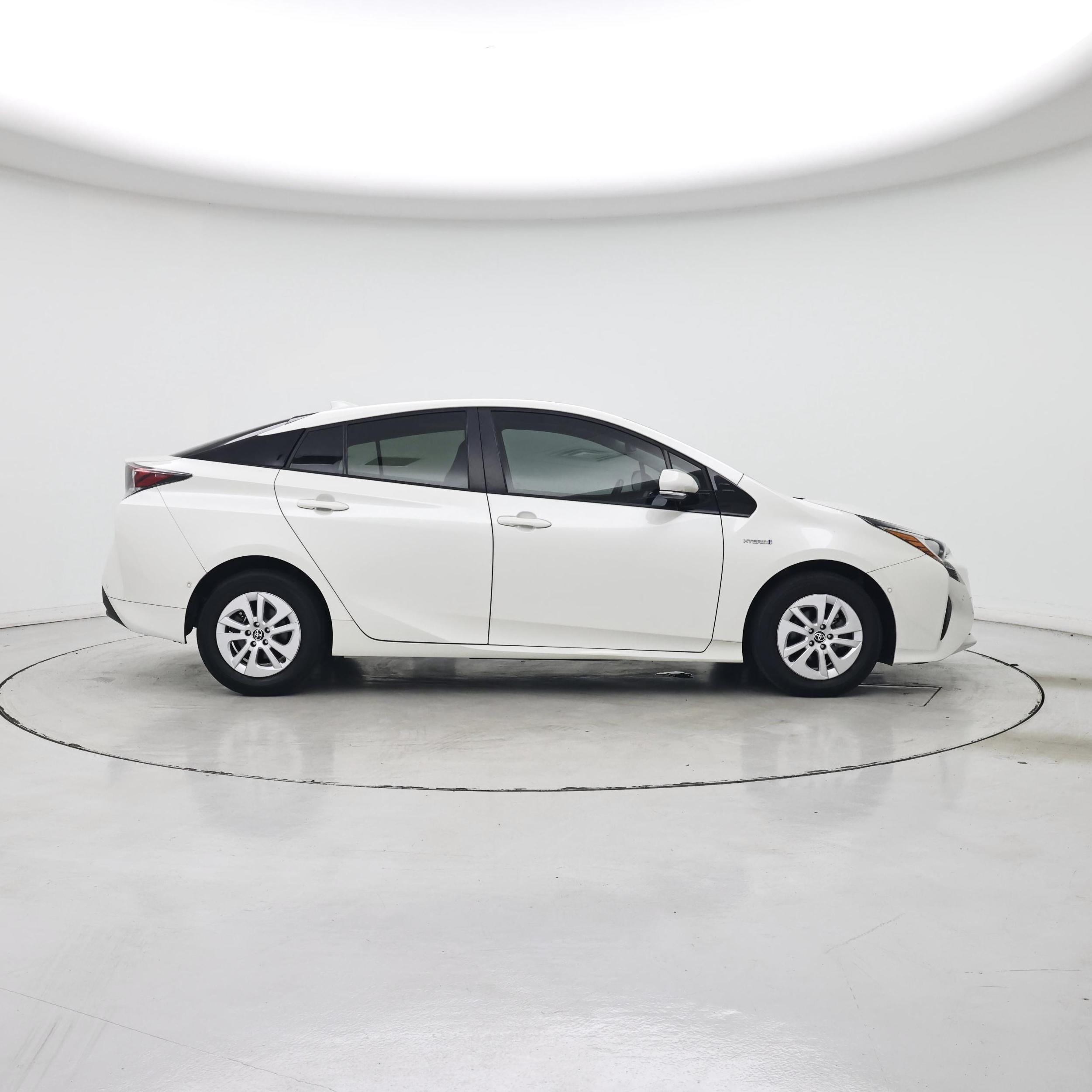 Thumbnail: 2018 Toyota Prius - 7