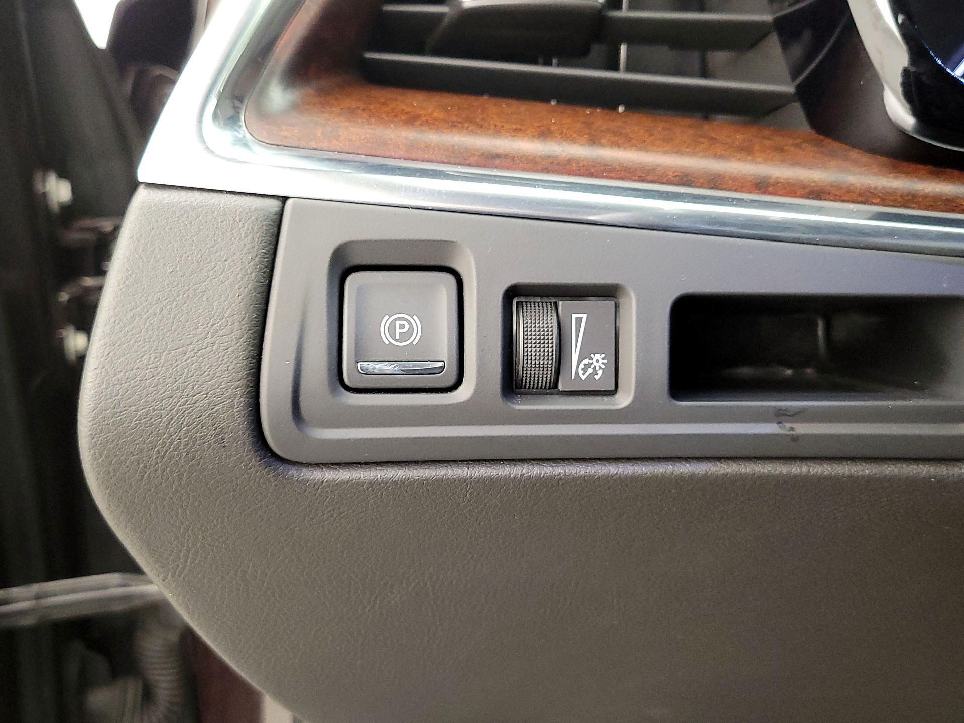 Thumbnail: 2020 Cadillac XT5 - 13