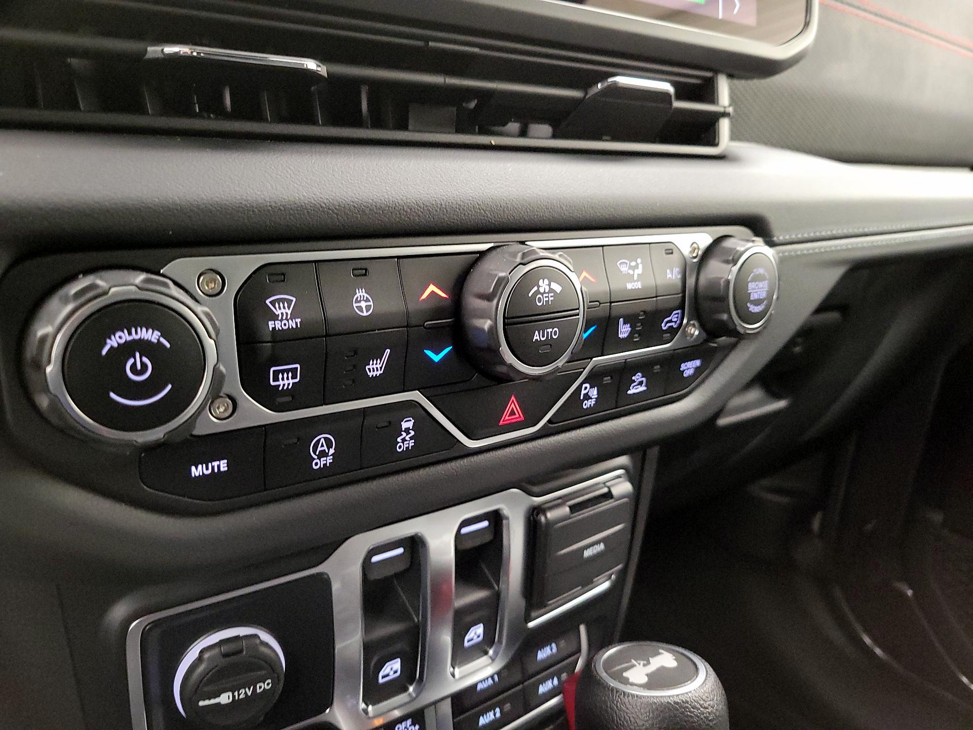 Thumbnail: 2024 Jeep Wrangler - 16