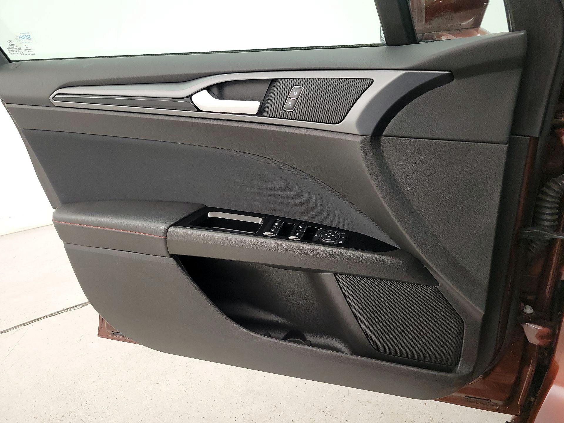 Thumbnail: 2016 Ford Fusion - 12