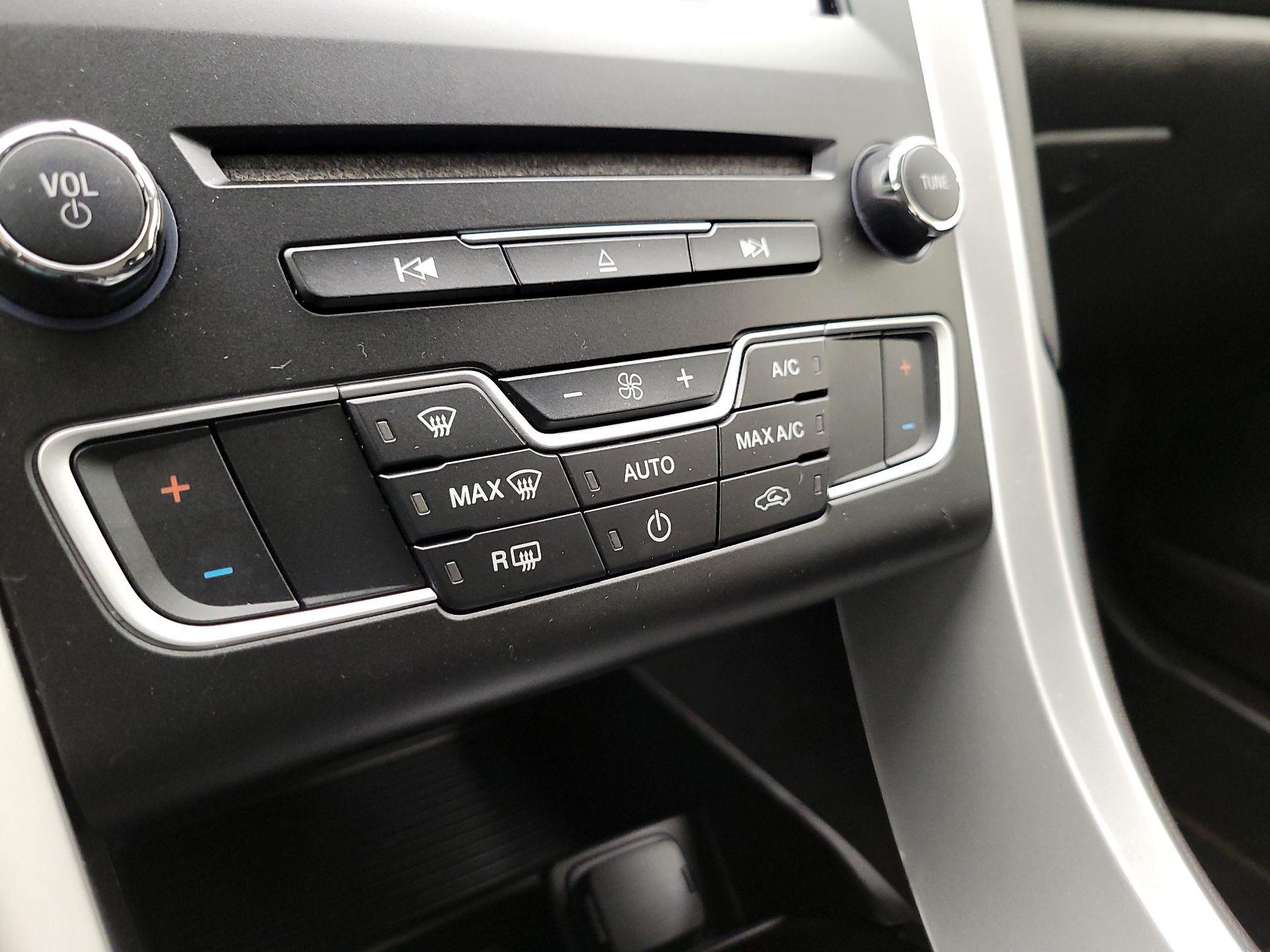 Thumbnail: 2016 Ford Fusion - 16