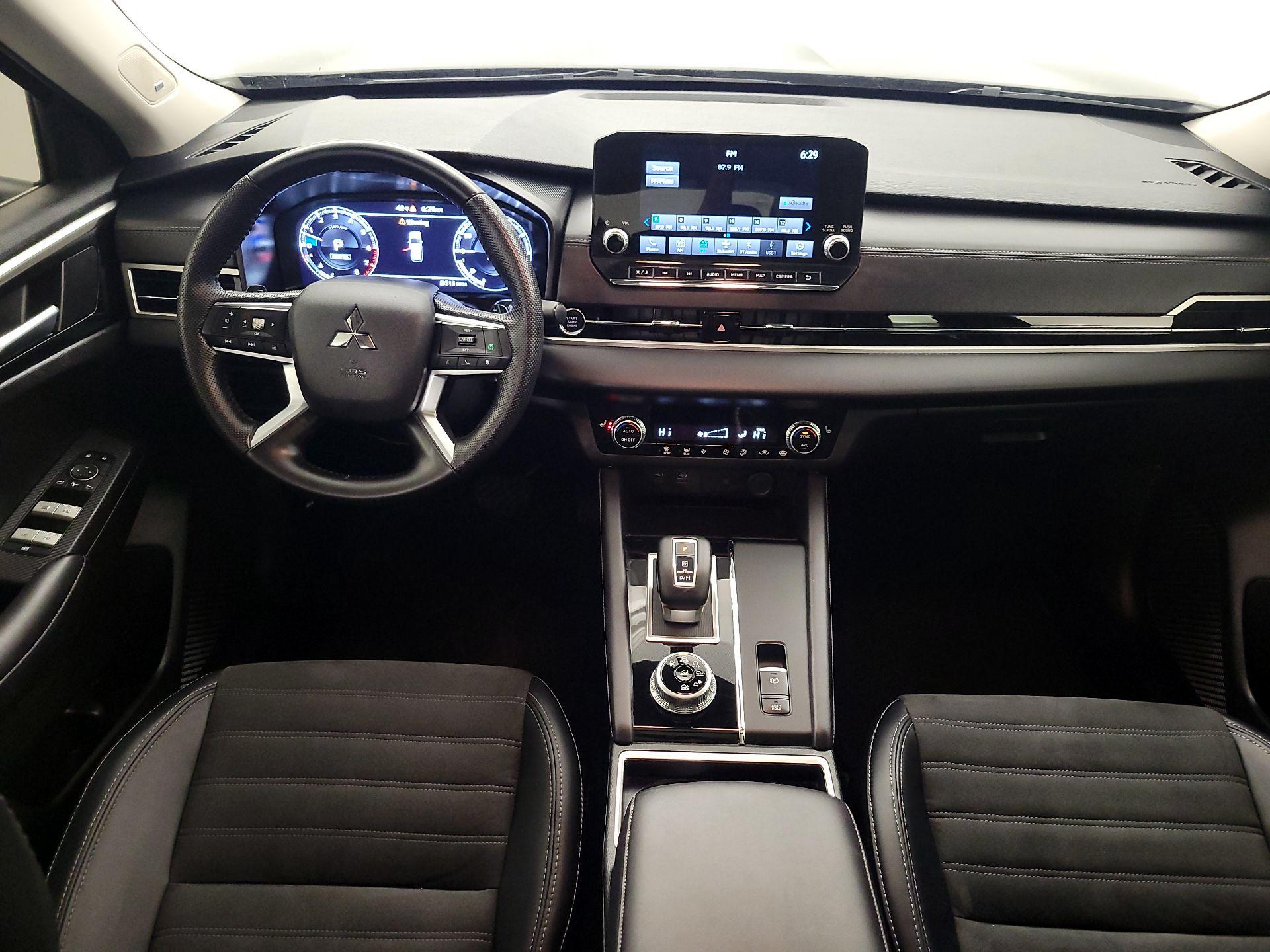 Thumbnail: 2024 Mitsubishi Outlander - 9