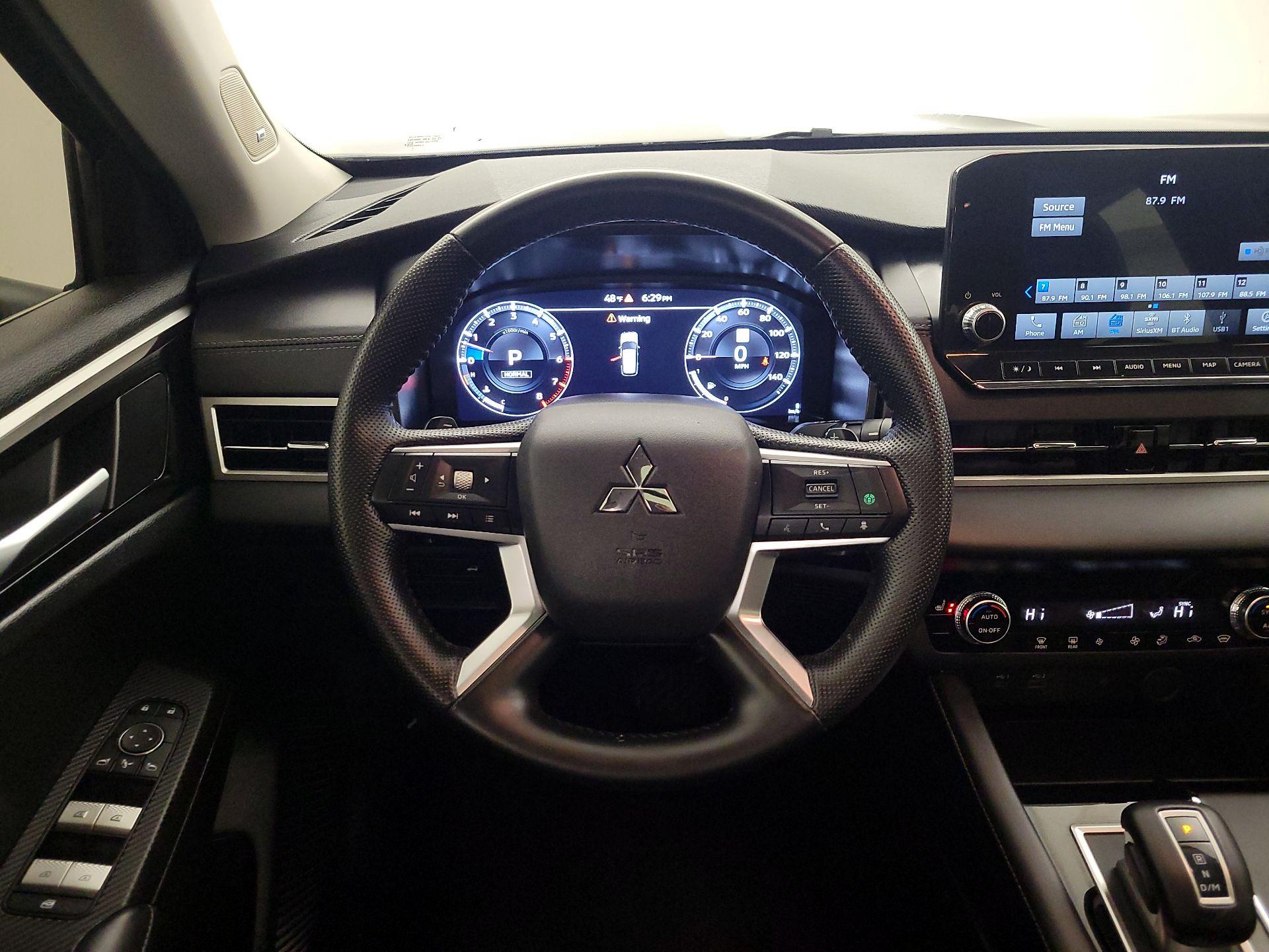 Thumbnail: 2024 Mitsubishi Outlander - 10