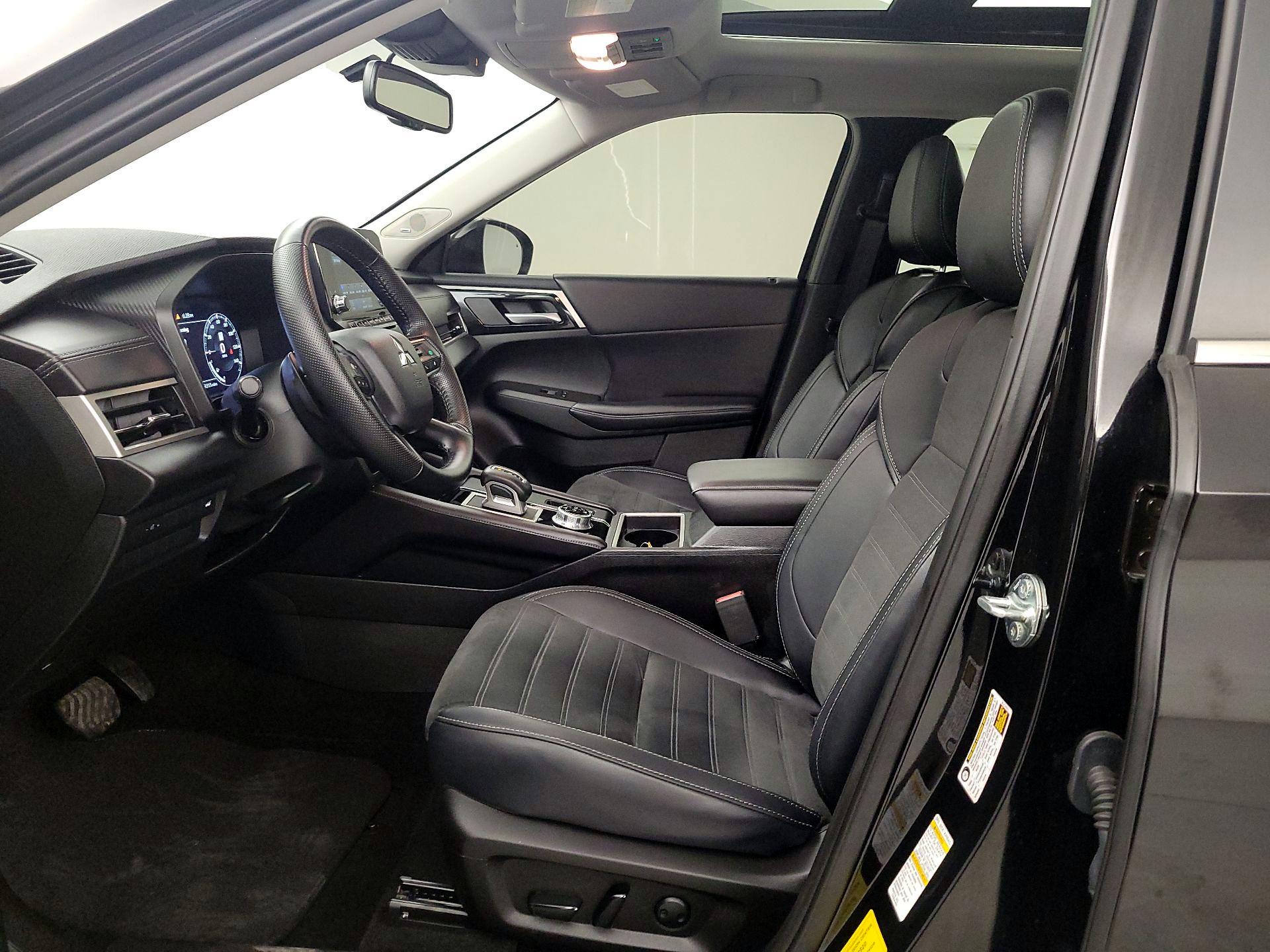 Thumbnail: 2024 Mitsubishi Outlander - 11