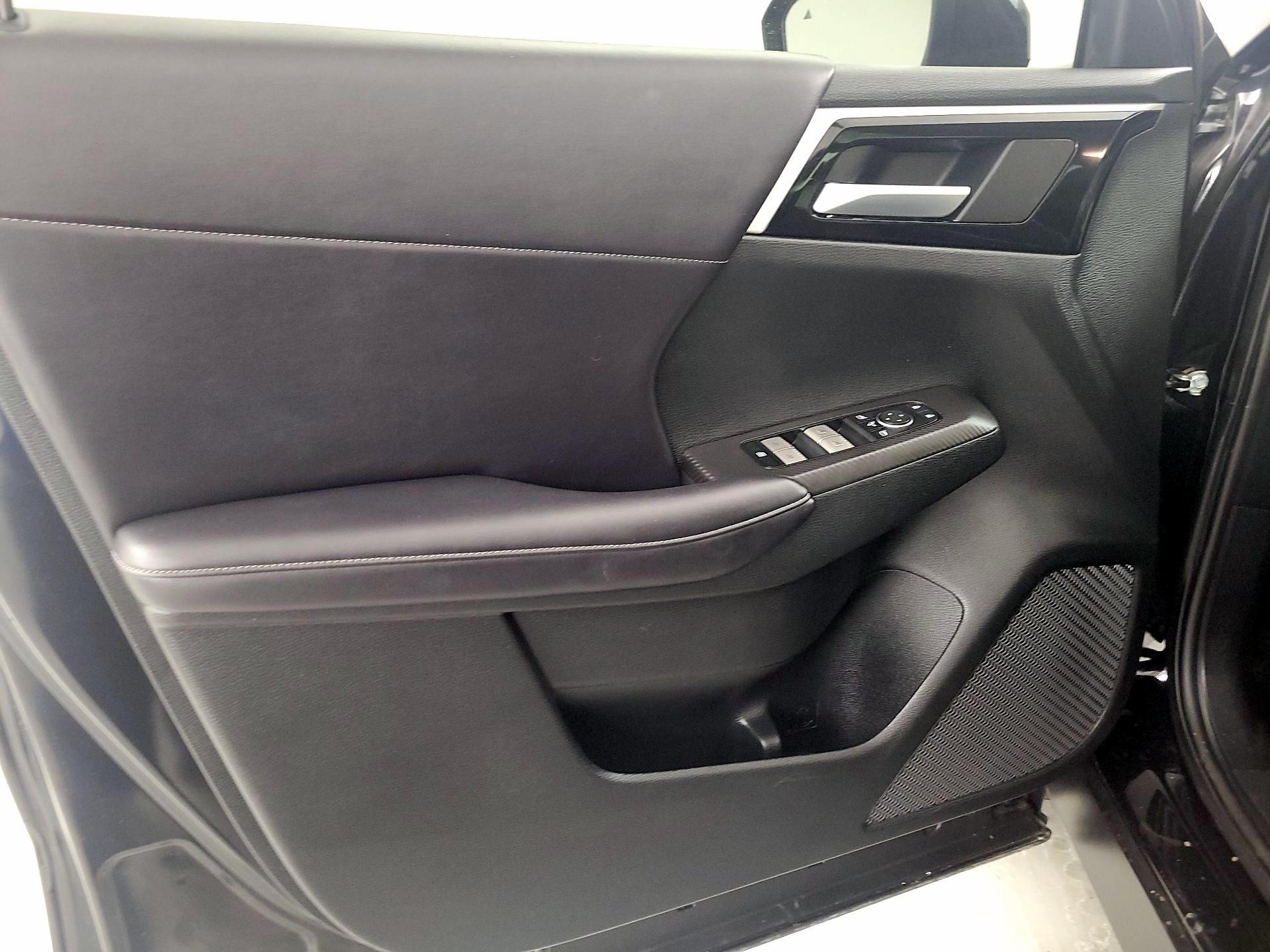 Thumbnail: 2024 Mitsubishi Outlander - 12