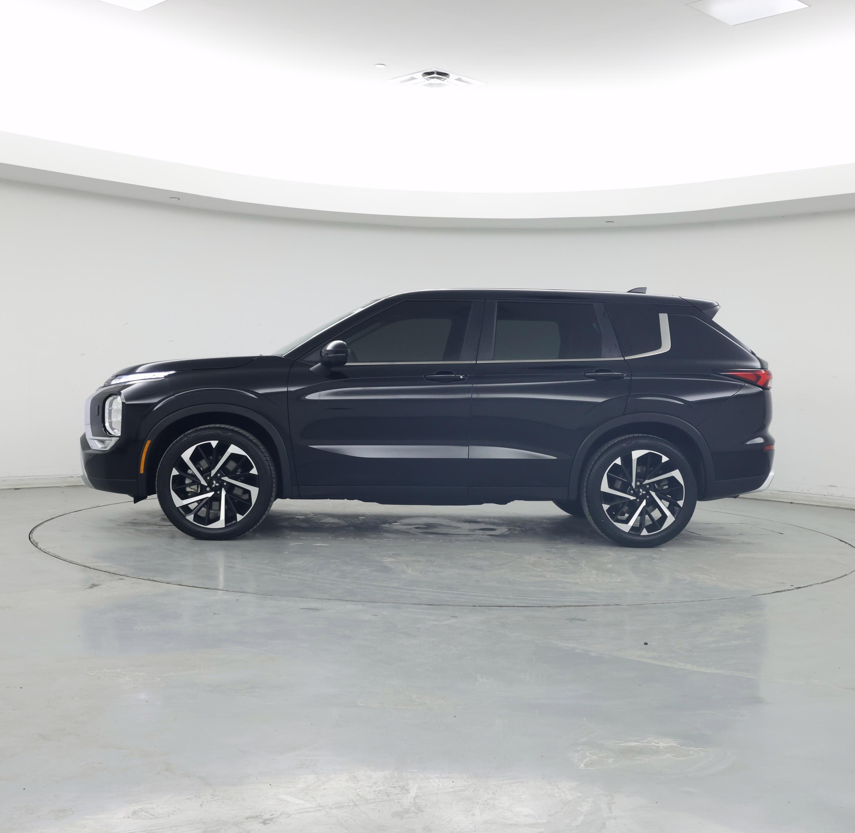 Thumbnail: 2024 Mitsubishi Outlander - 3