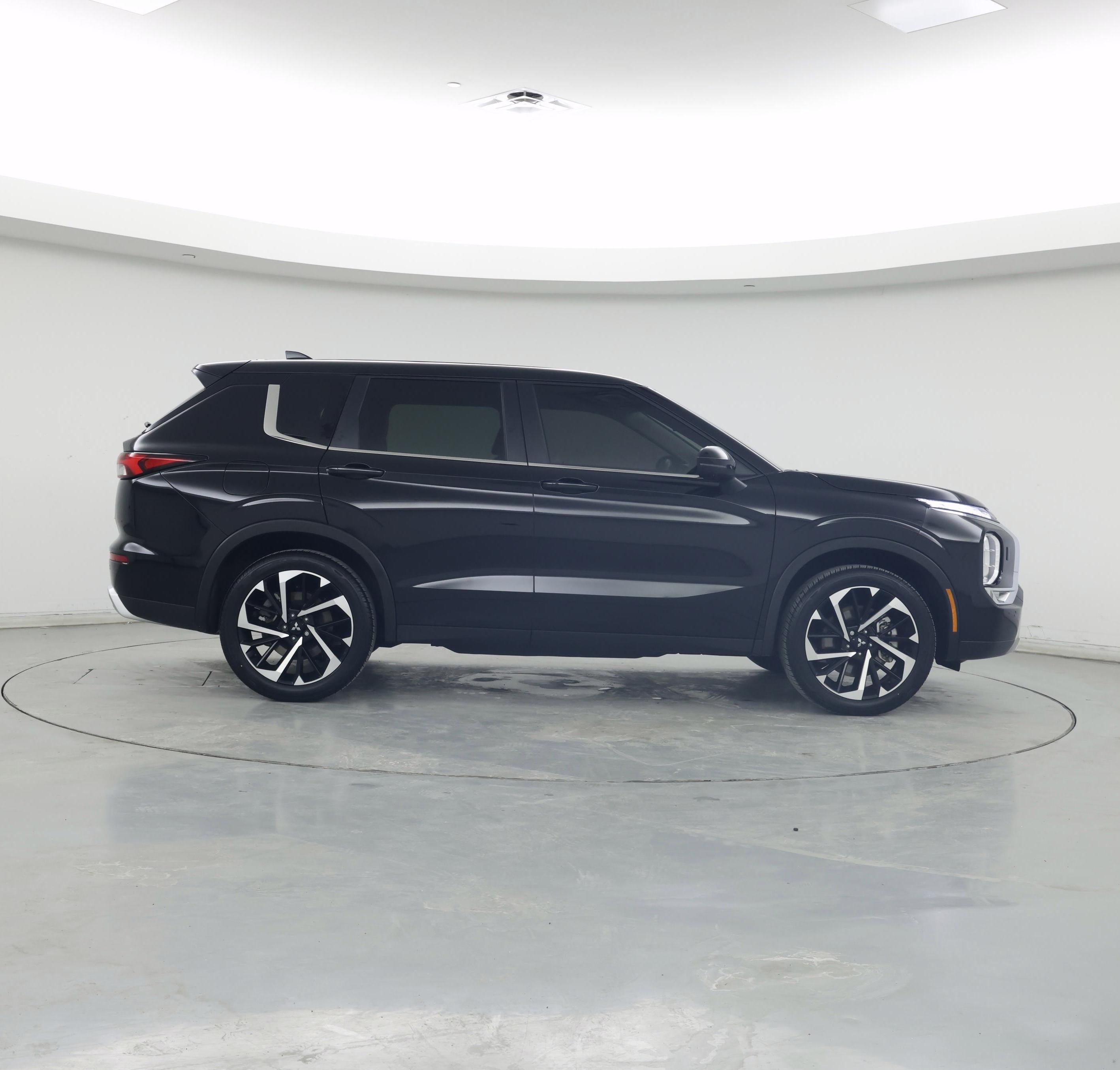 Thumbnail: 2024 Mitsubishi Outlander - 7