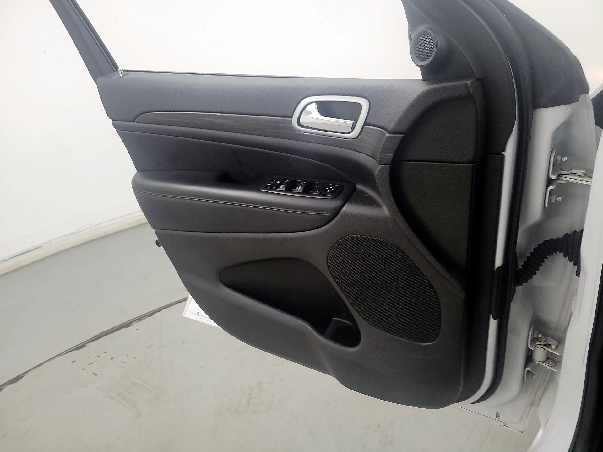 Thumbnail: 2020 Jeep Grand Cherokee - 12