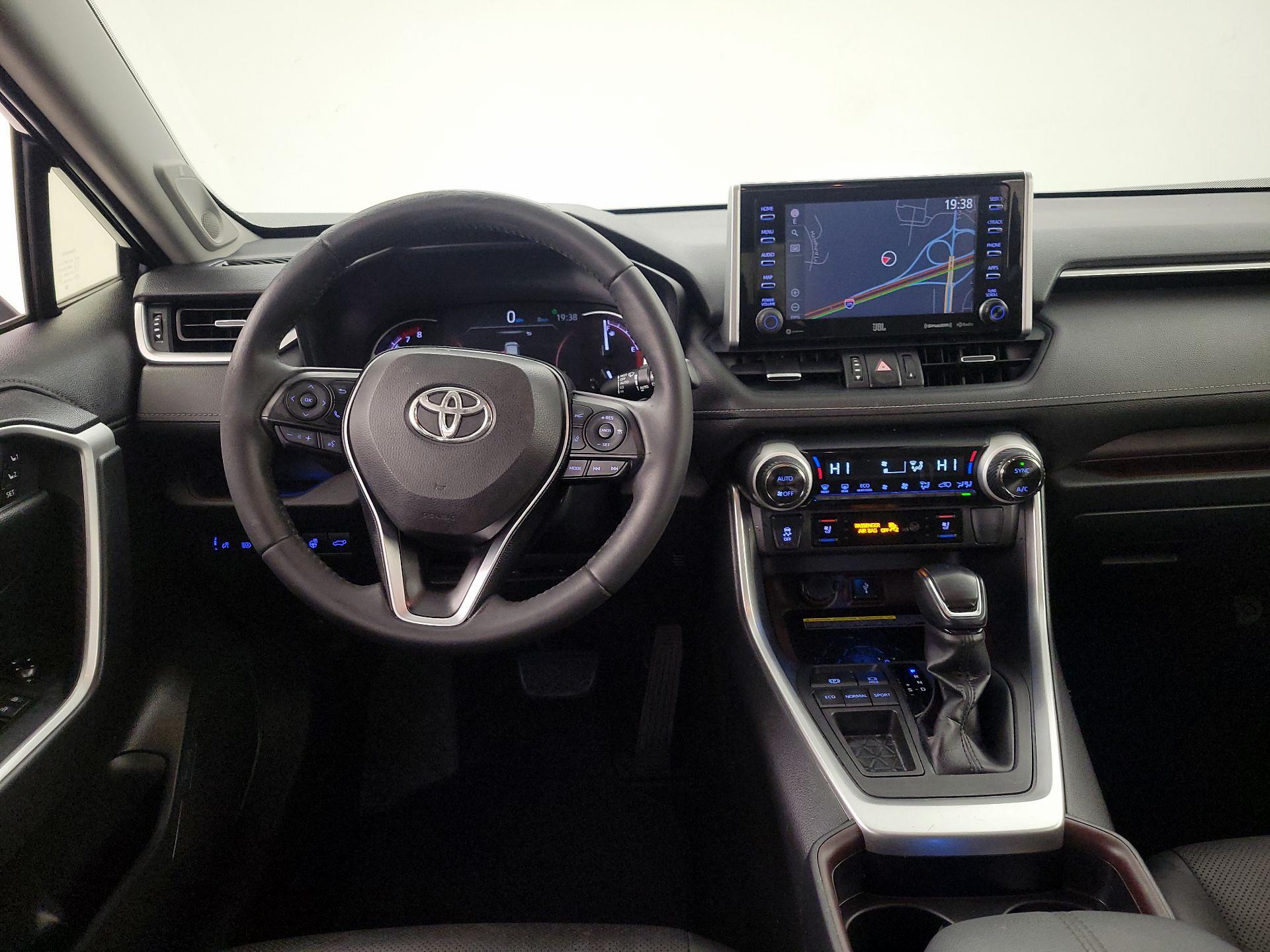Thumbnail: 2020 Toyota RAV4 - 10
