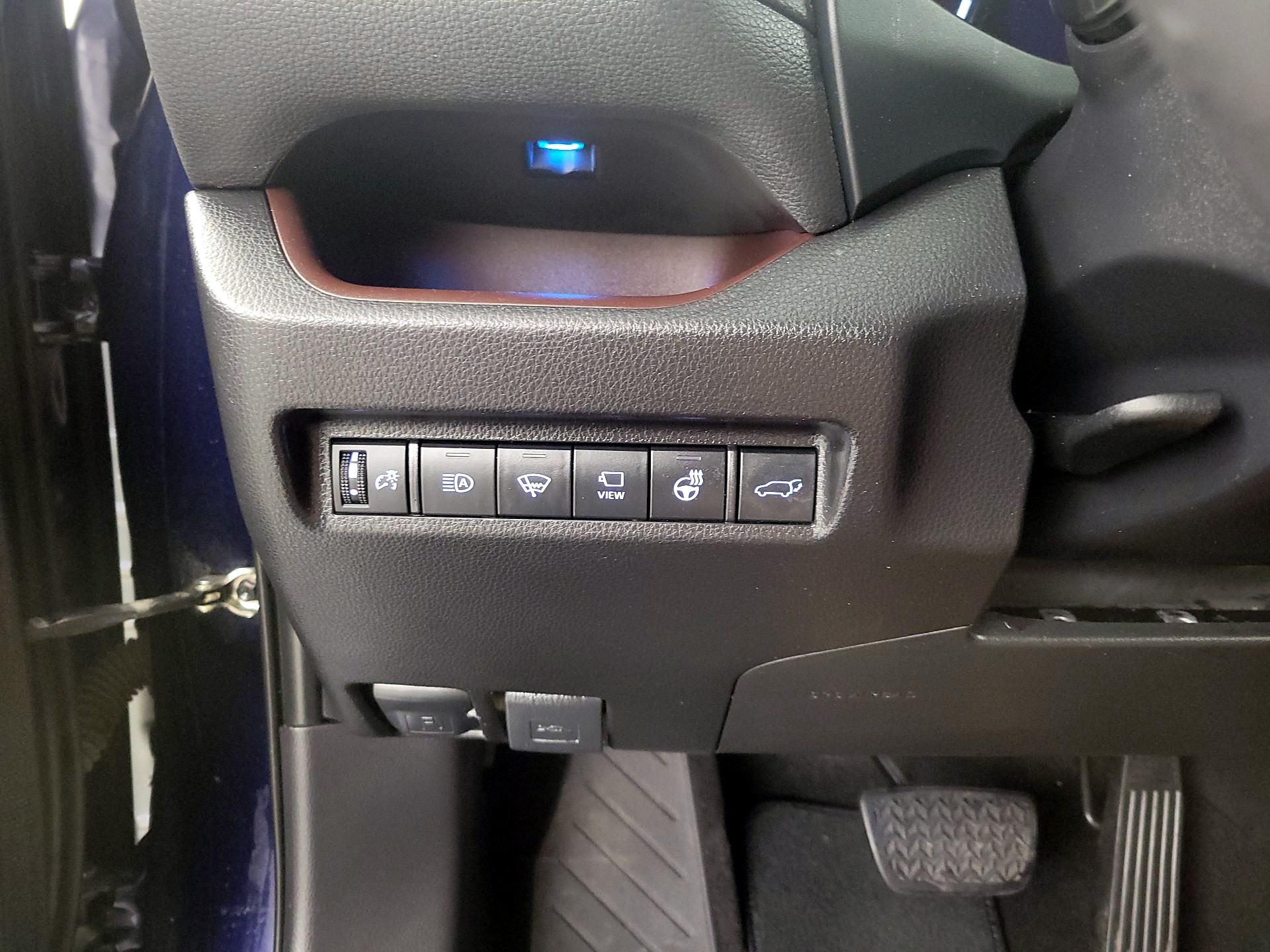 Thumbnail: 2020 Toyota RAV4 - 13