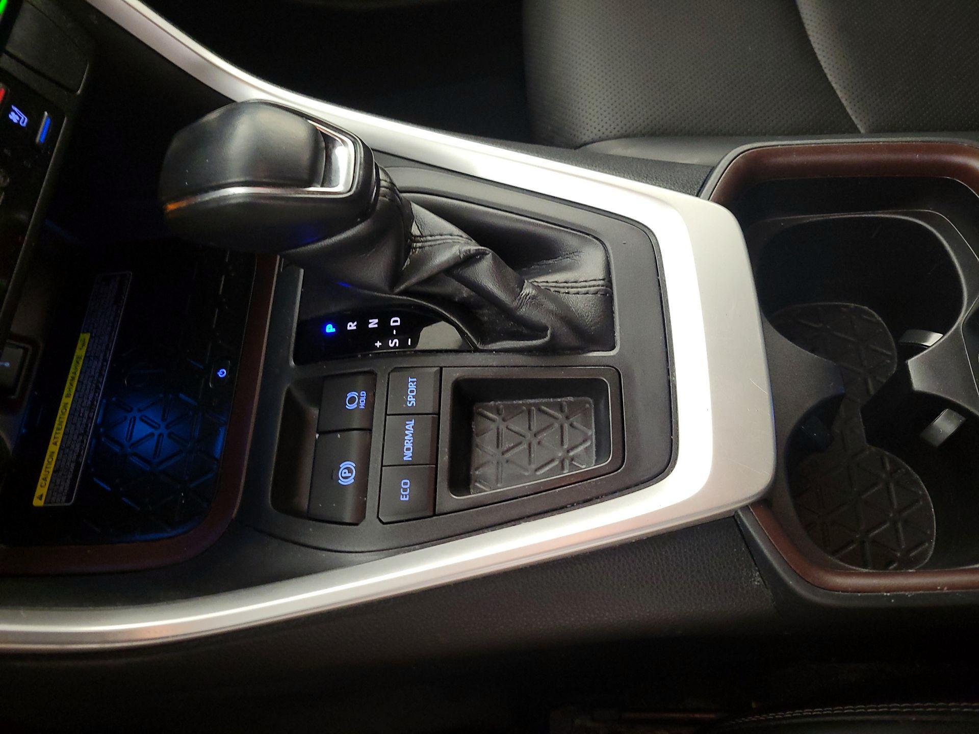 Thumbnail: 2020 Toyota RAV4 - 18