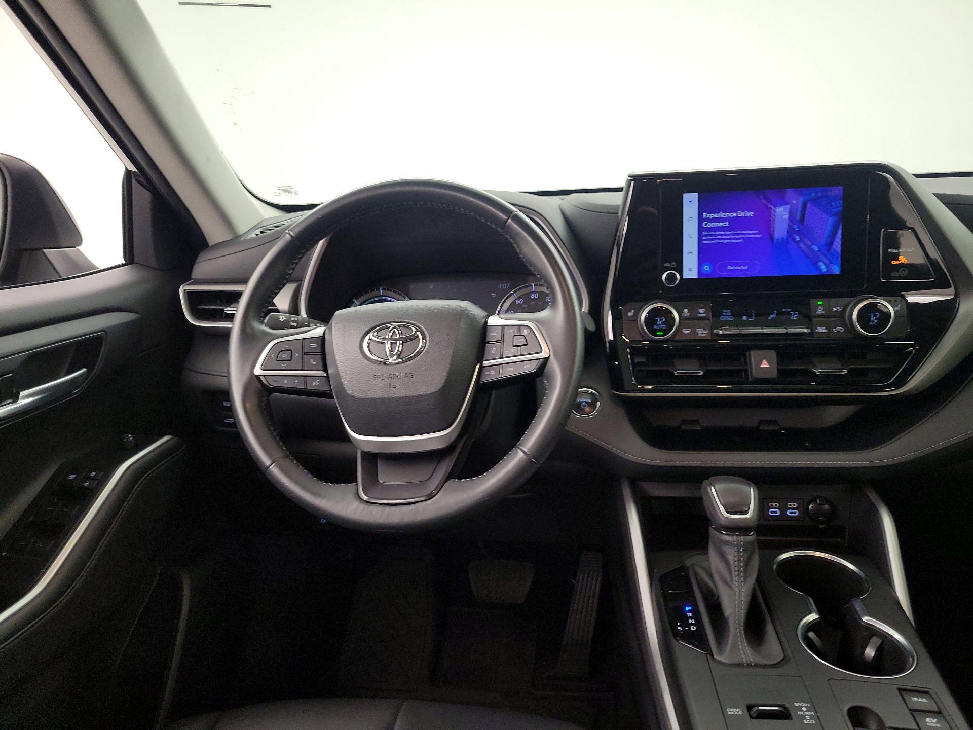 Thumbnail: 2023 Toyota Highlander - 10