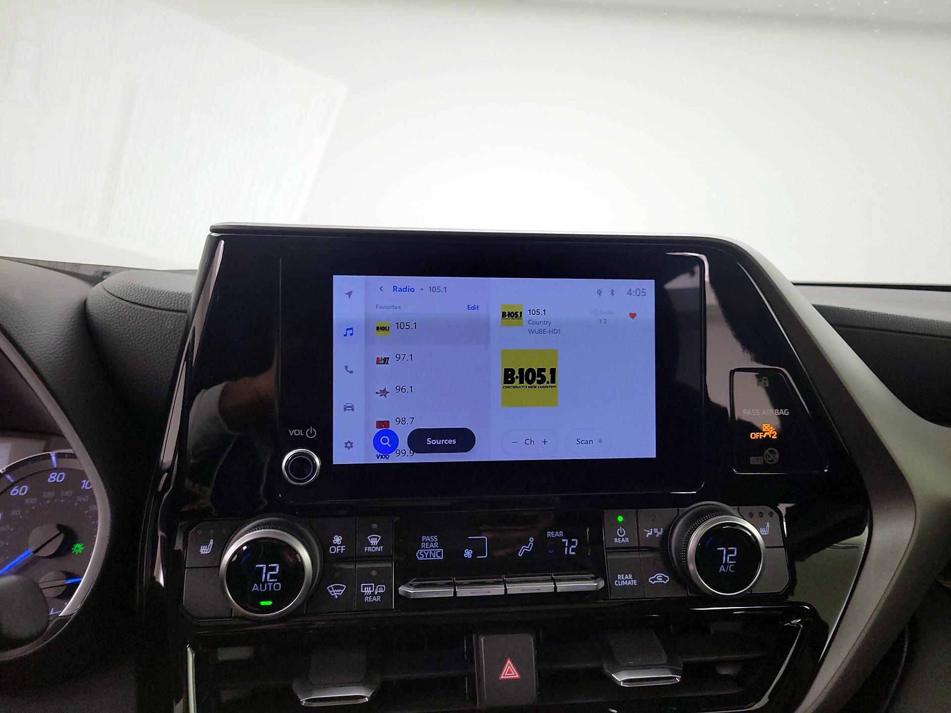 Thumbnail: 2023 Toyota Highlander - 15