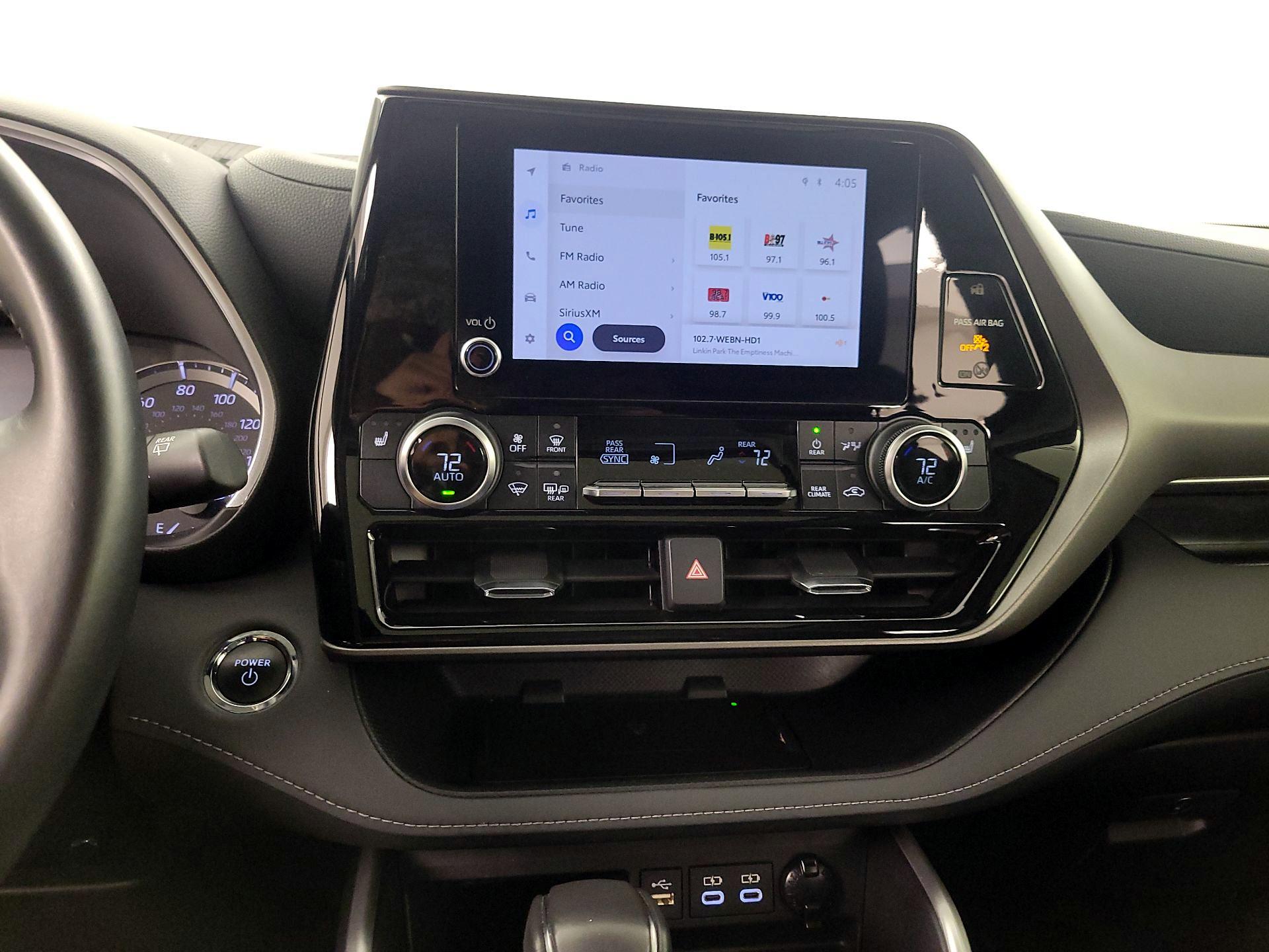 Thumbnail: 2023 Toyota Highlander - 16