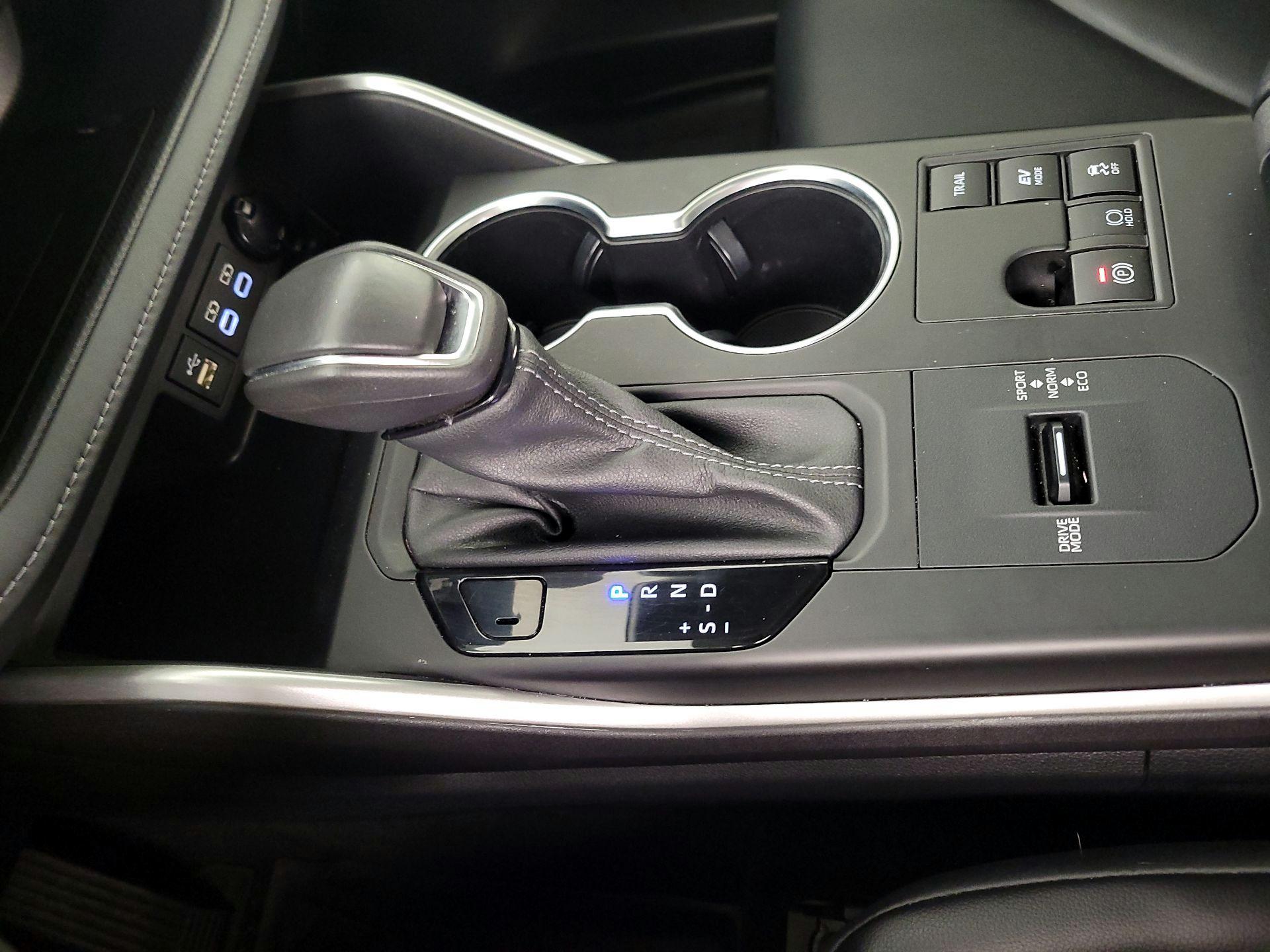 Thumbnail: 2023 Toyota Highlander - 17