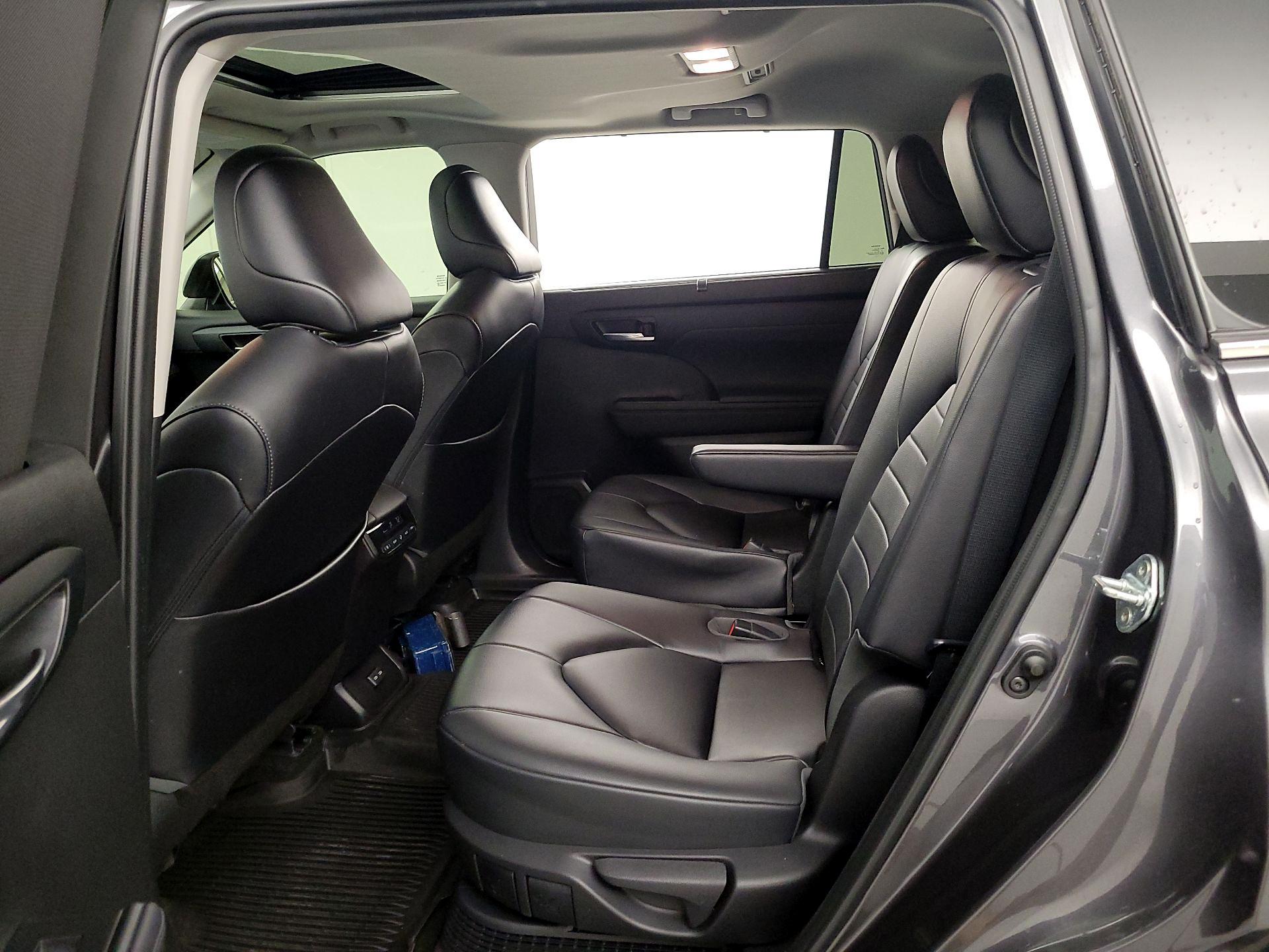 Thumbnail: 2023 Toyota Highlander - 20