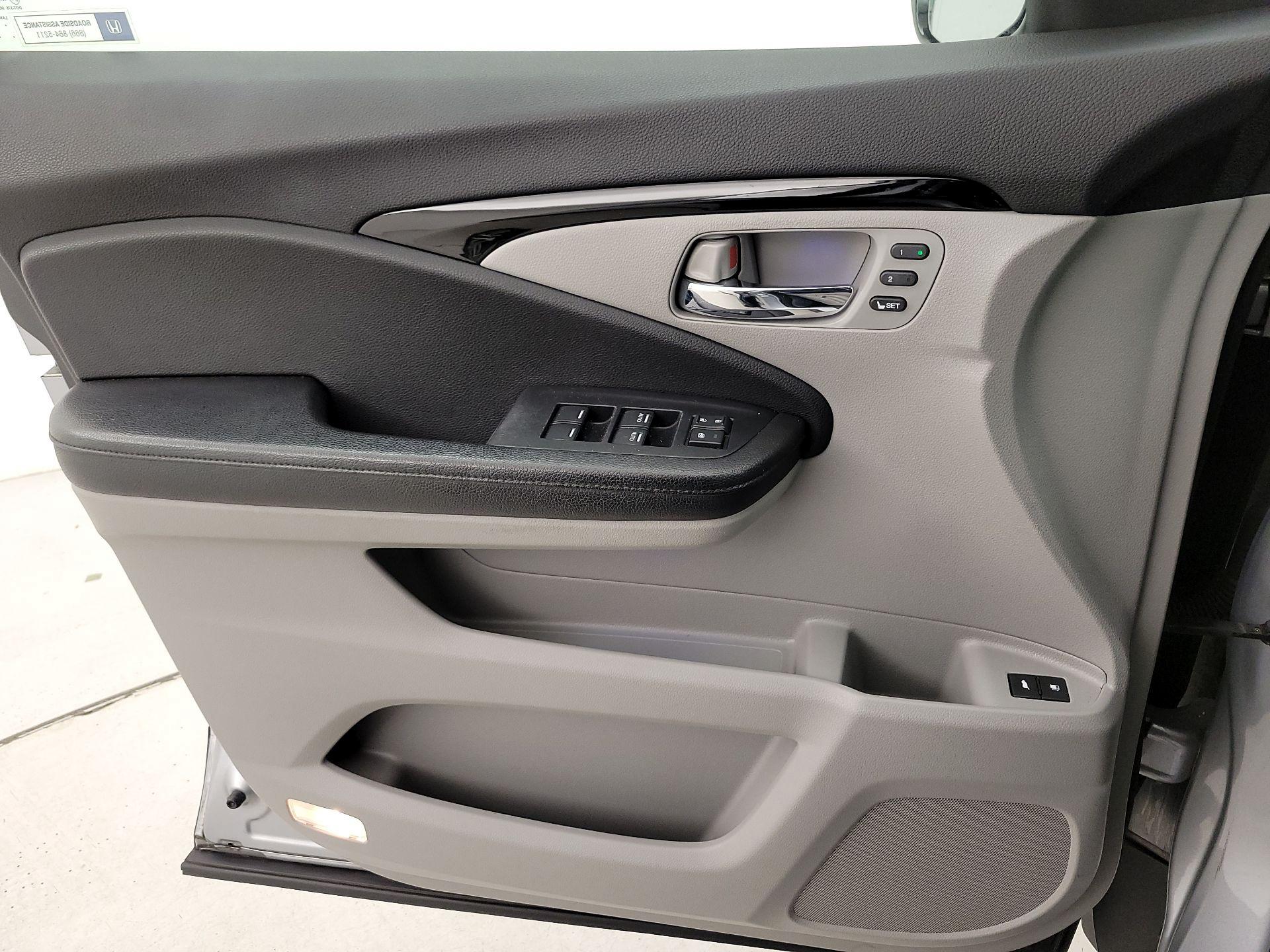 Thumbnail: 2016 Honda Pilot - 12