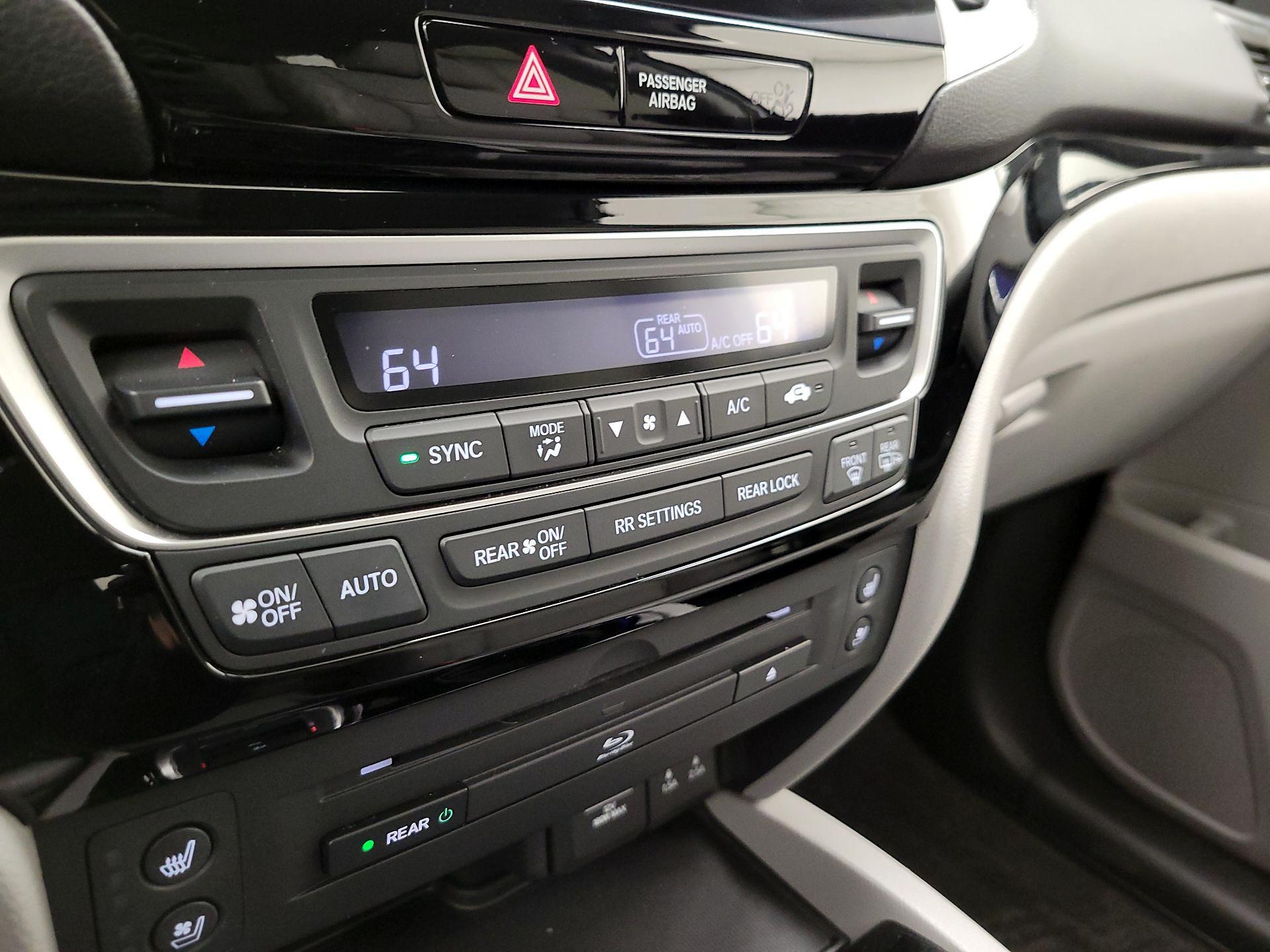 Thumbnail: 2016 Honda Pilot - 16