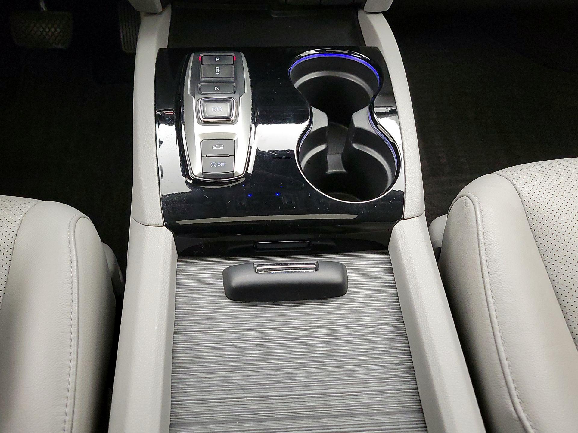 Thumbnail: 2016 Honda Pilot - 17