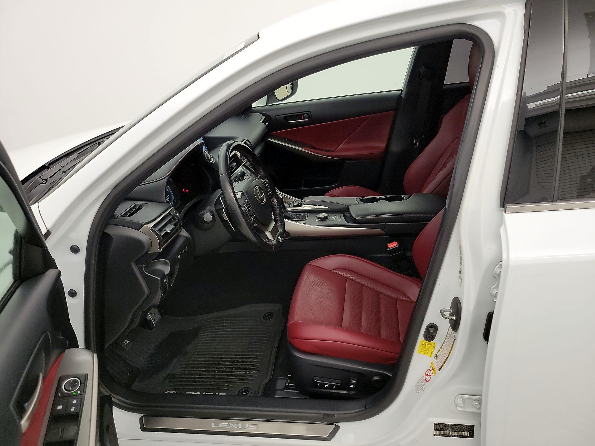 Thumbnail: 2017 Lexus IS - 11