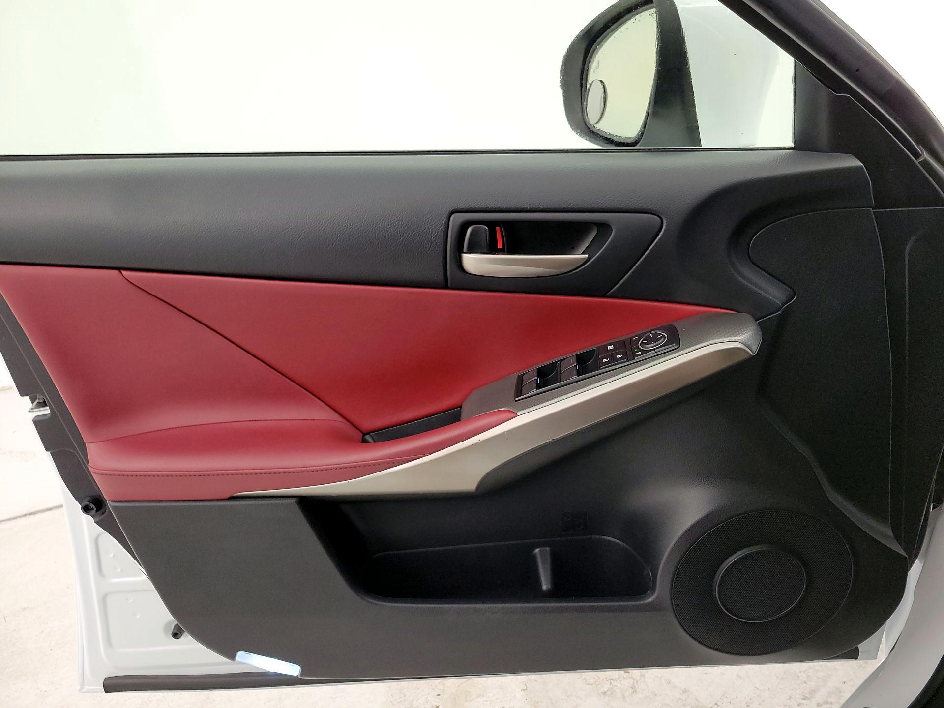 Thumbnail: 2017 Lexus IS - 12