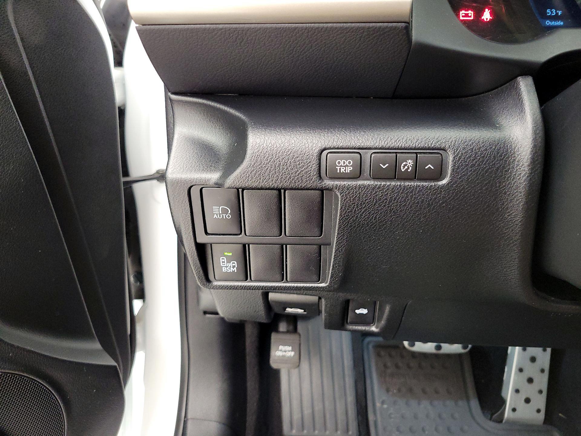 Thumbnail: 2017 Lexus IS - 13