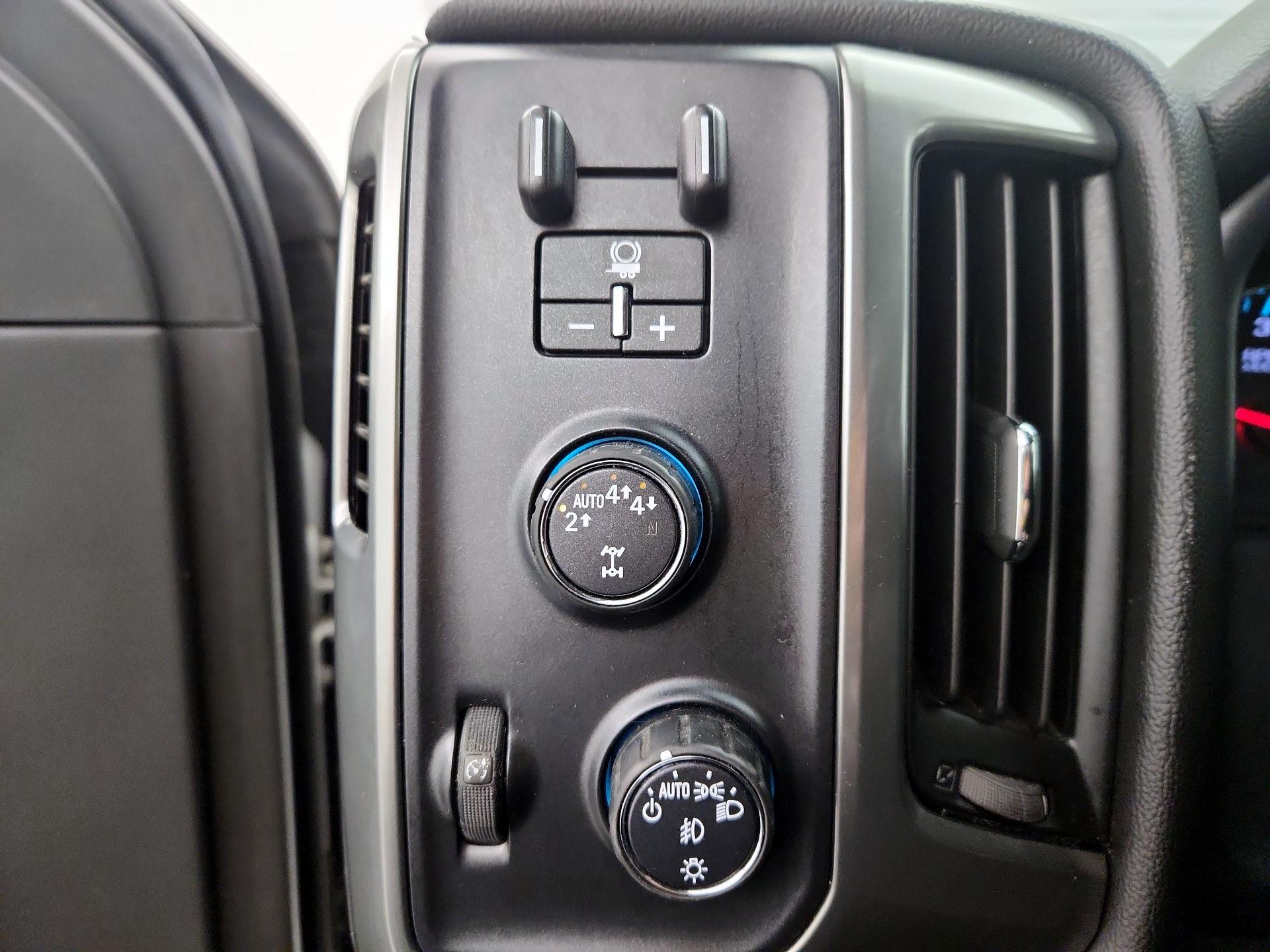 Thumbnail: 2018 Chevrolet Silverado 1500 - 13