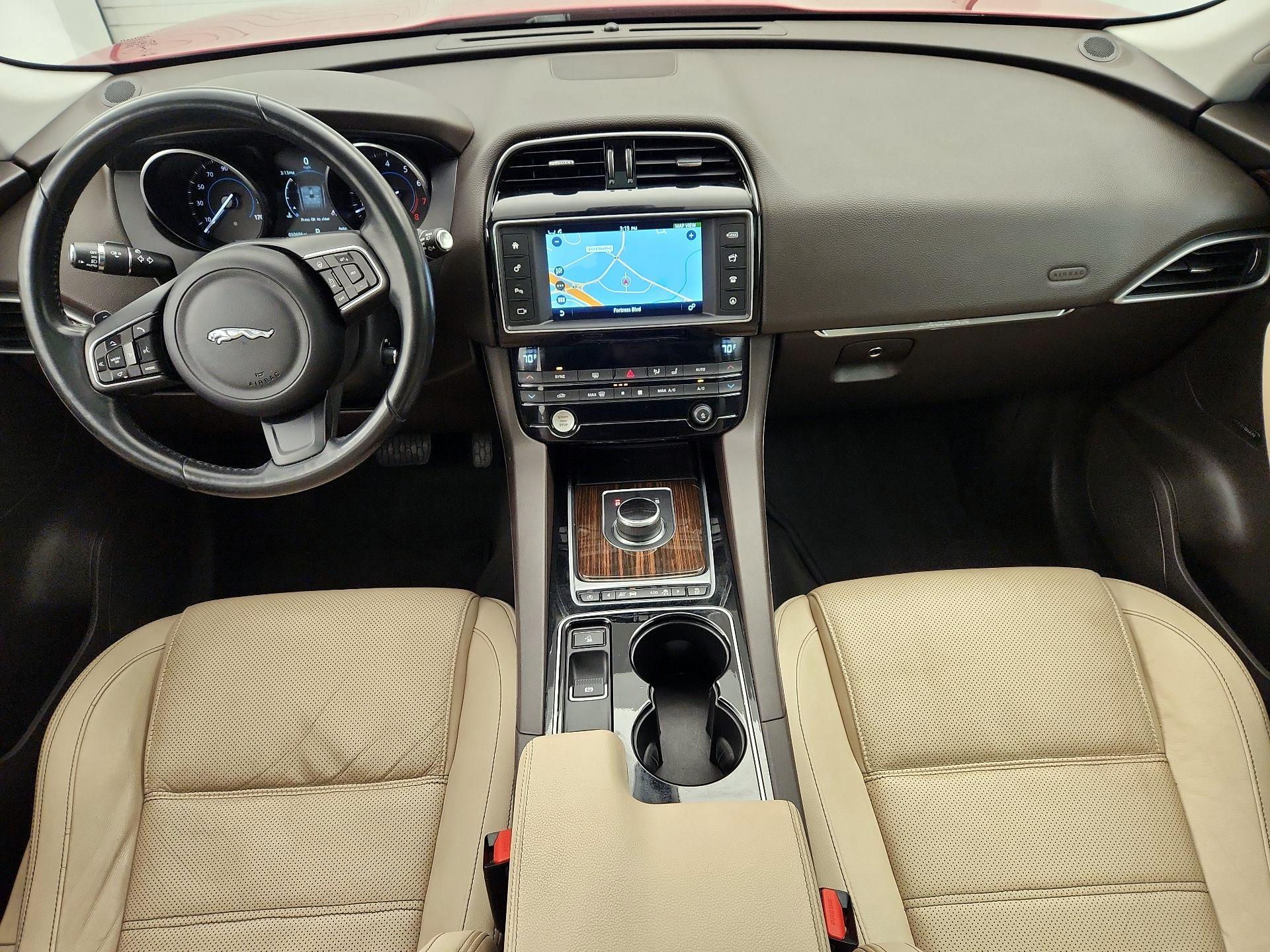 Thumbnail: 2017 Jaguar F-Pace - 9