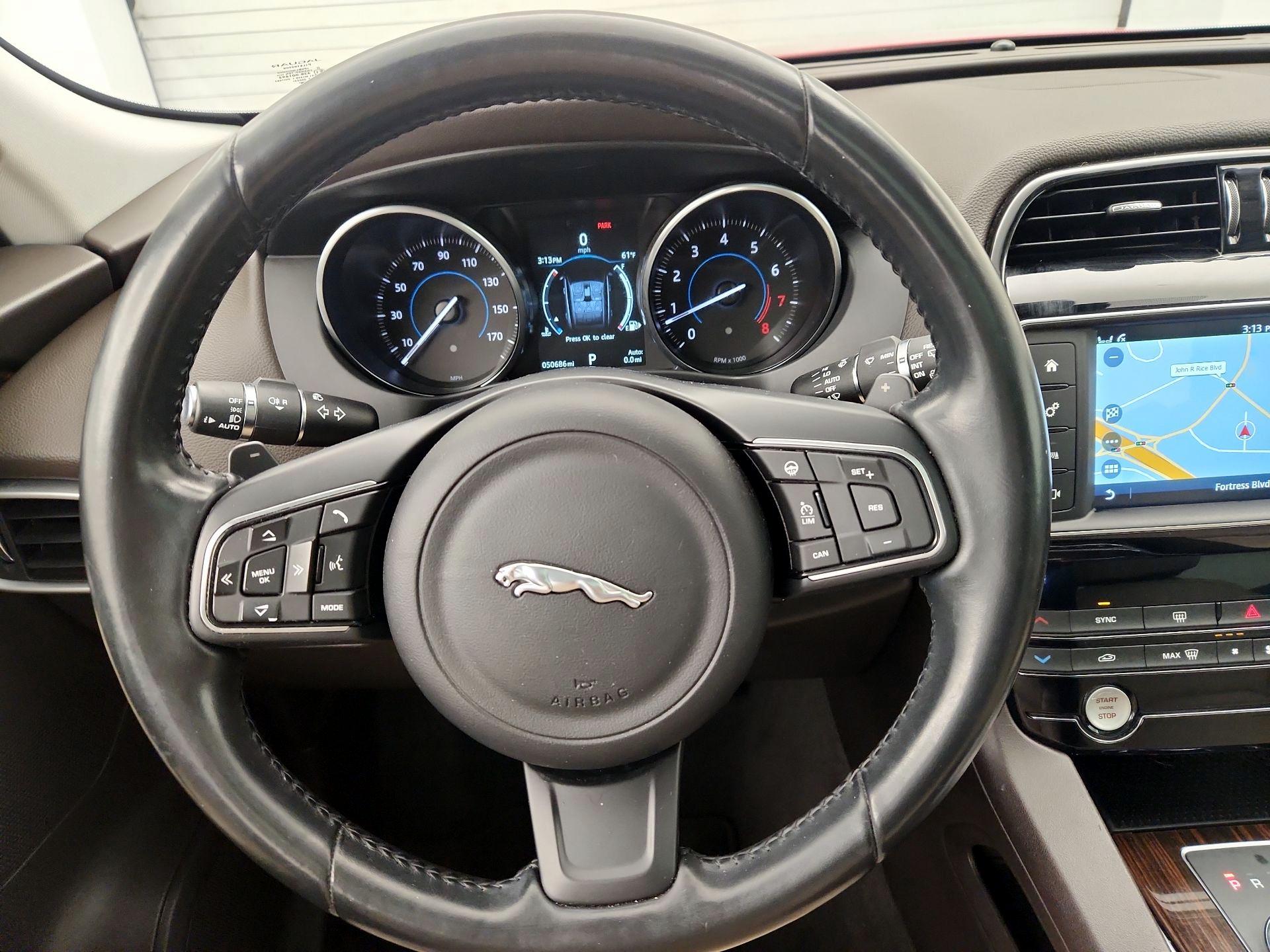 Thumbnail: 2017 Jaguar F-Pace - 10