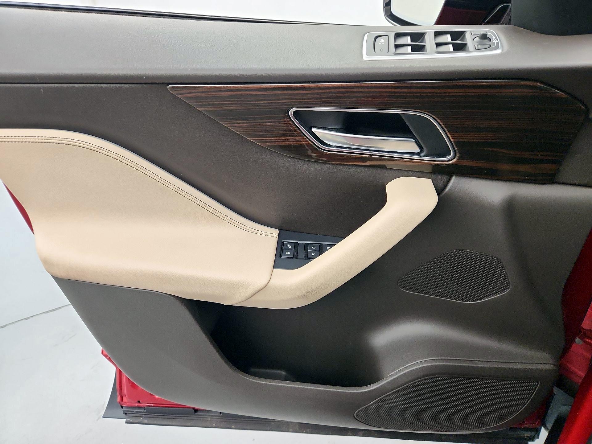 Thumbnail: 2017 Jaguar F-Pace - 12