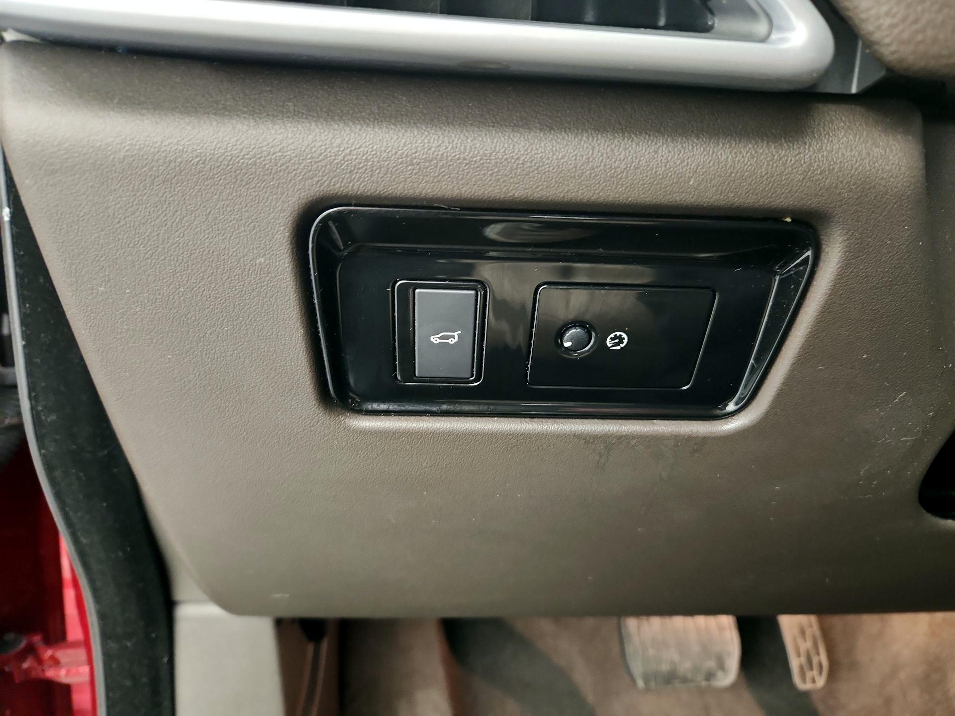 Thumbnail: 2017 Jaguar F-Pace - 13