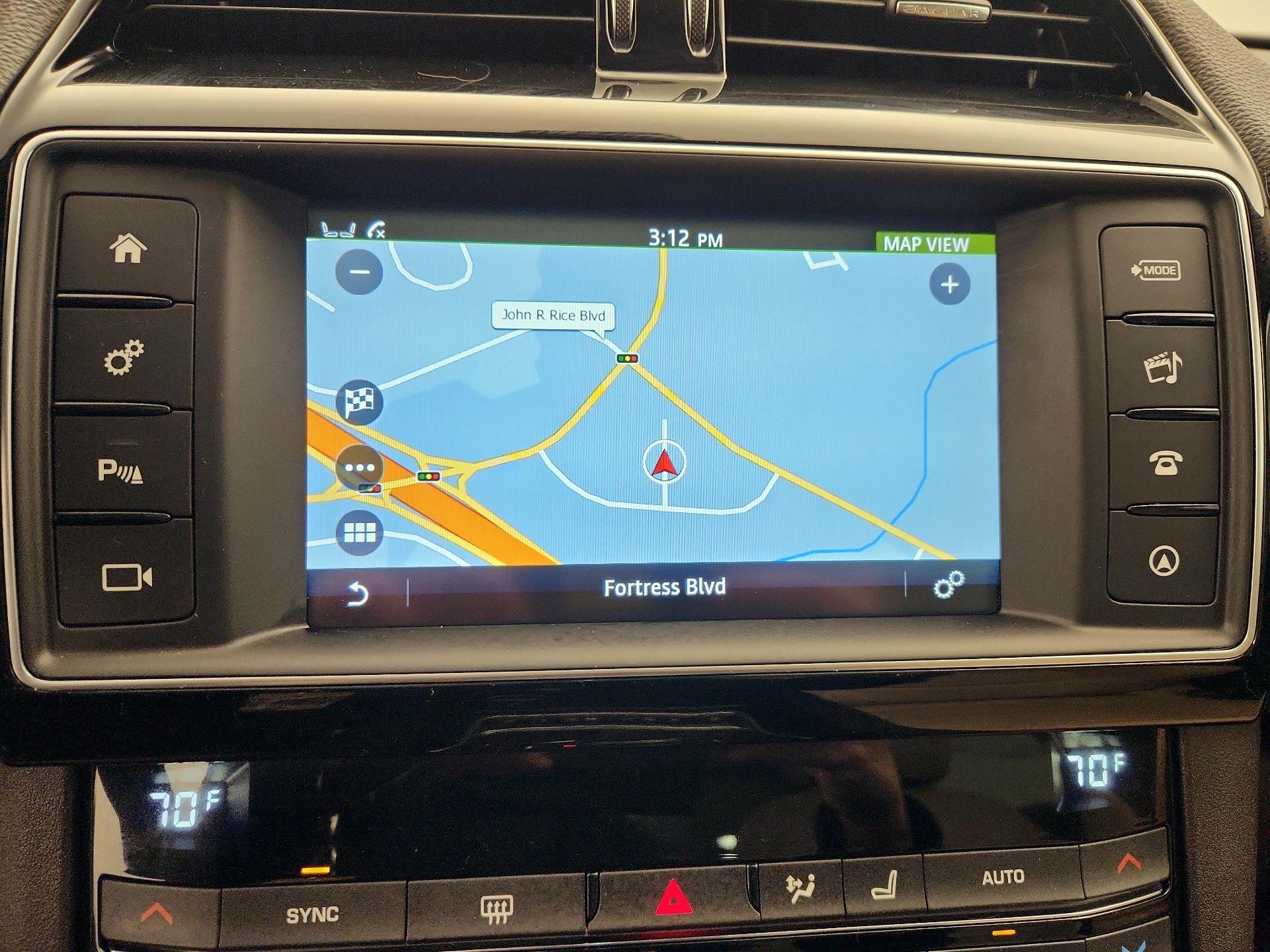 Thumbnail: 2017 Jaguar F-Pace - 14