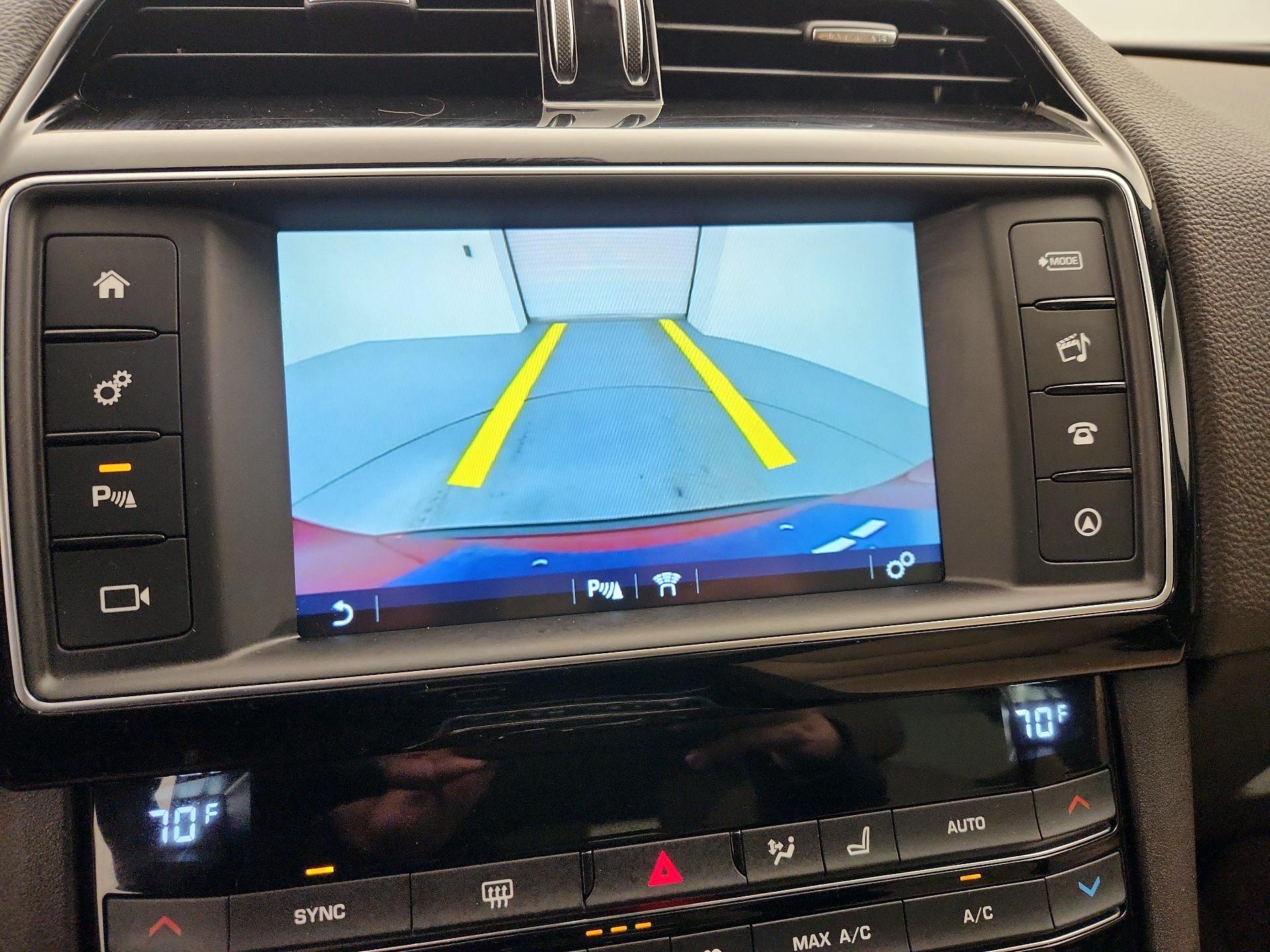 Thumbnail: 2017 Jaguar F-Pace - 15