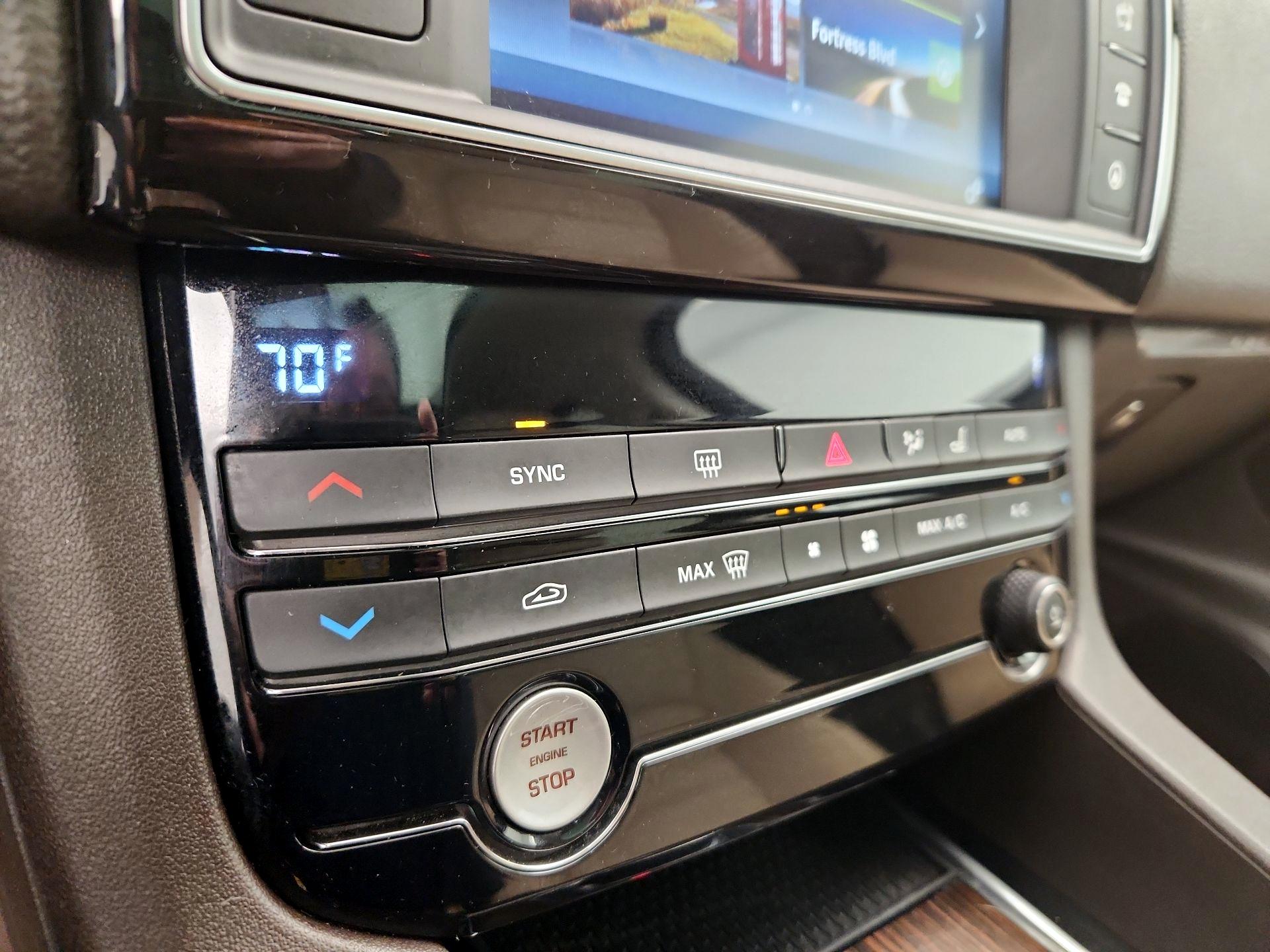 Thumbnail: 2017 Jaguar F-Pace - 17