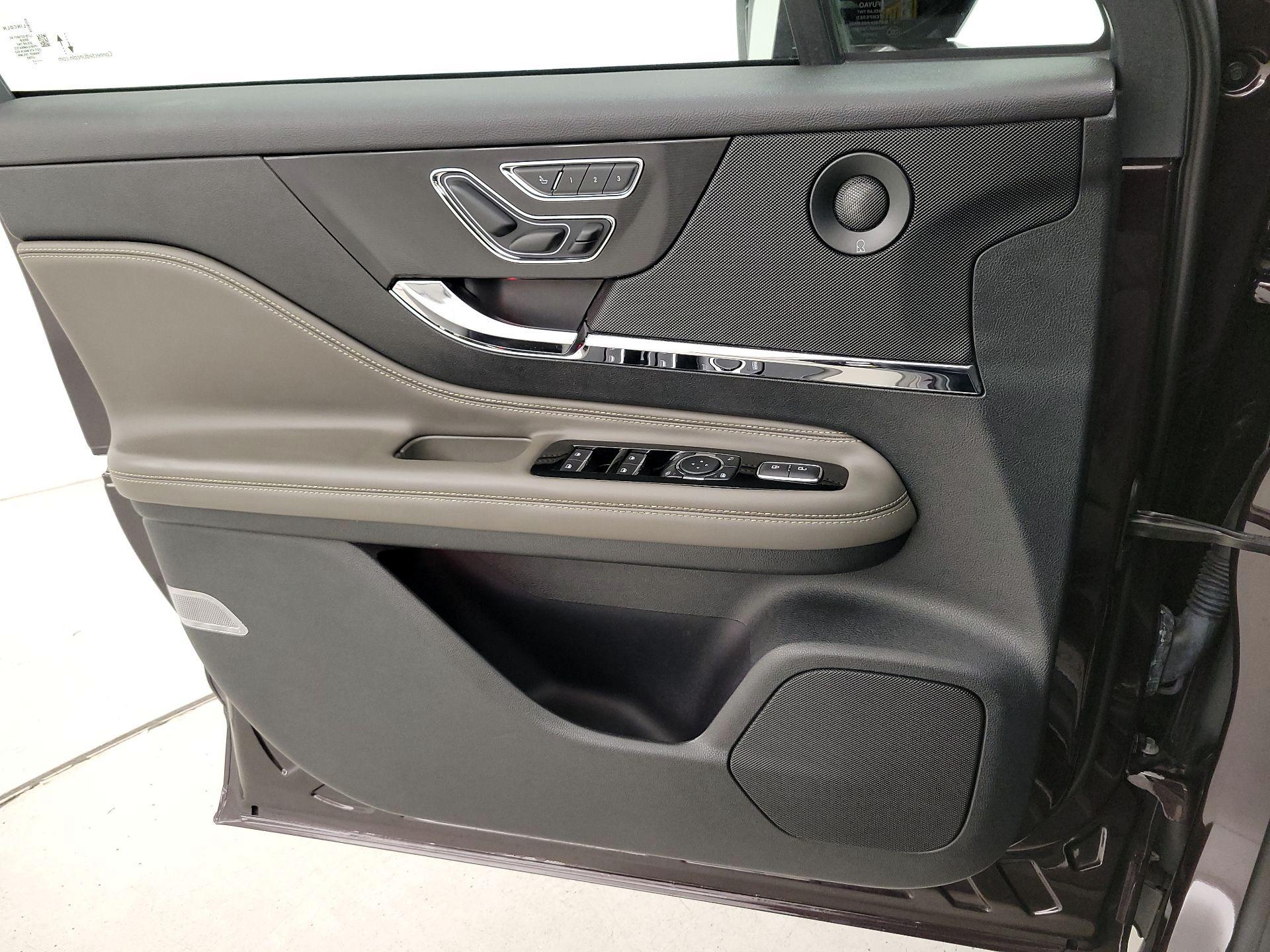 Thumbnail: 2023 Lincoln Corsair - 12