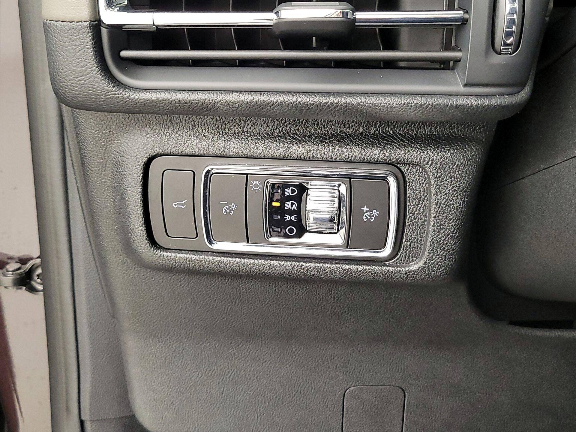 Thumbnail: 2023 Lincoln Corsair - 13