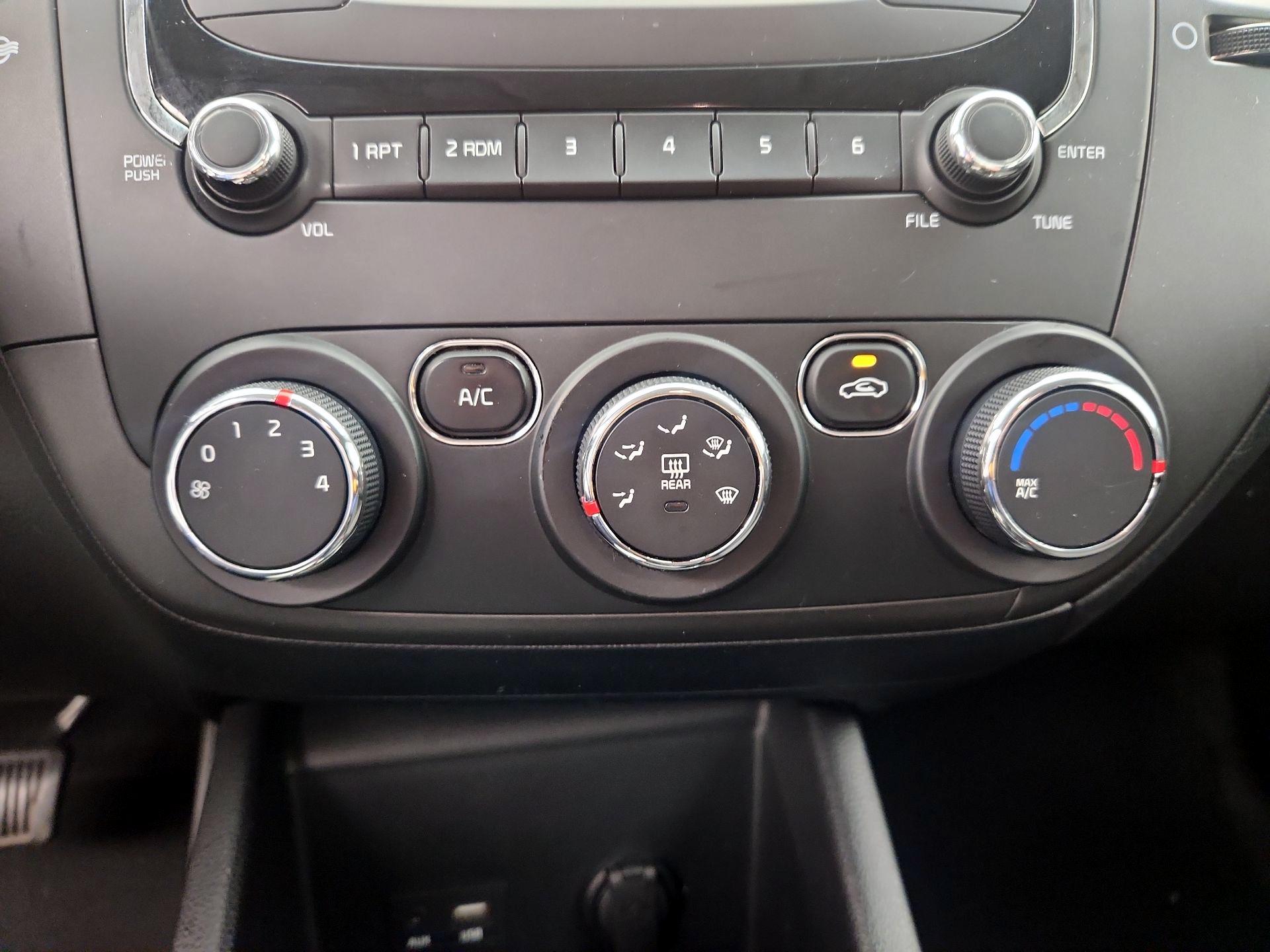 Thumbnail: 2017 Kia Forte - 15