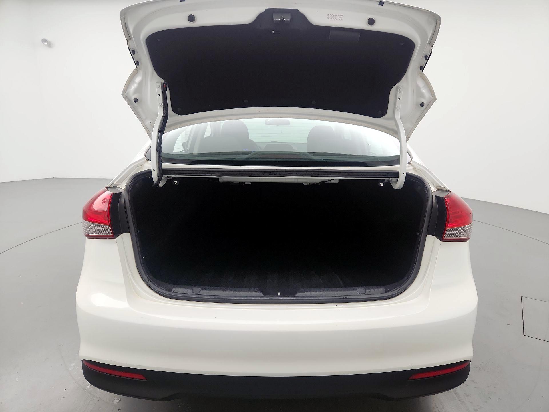 Thumbnail: 2017 Kia Forte - 19