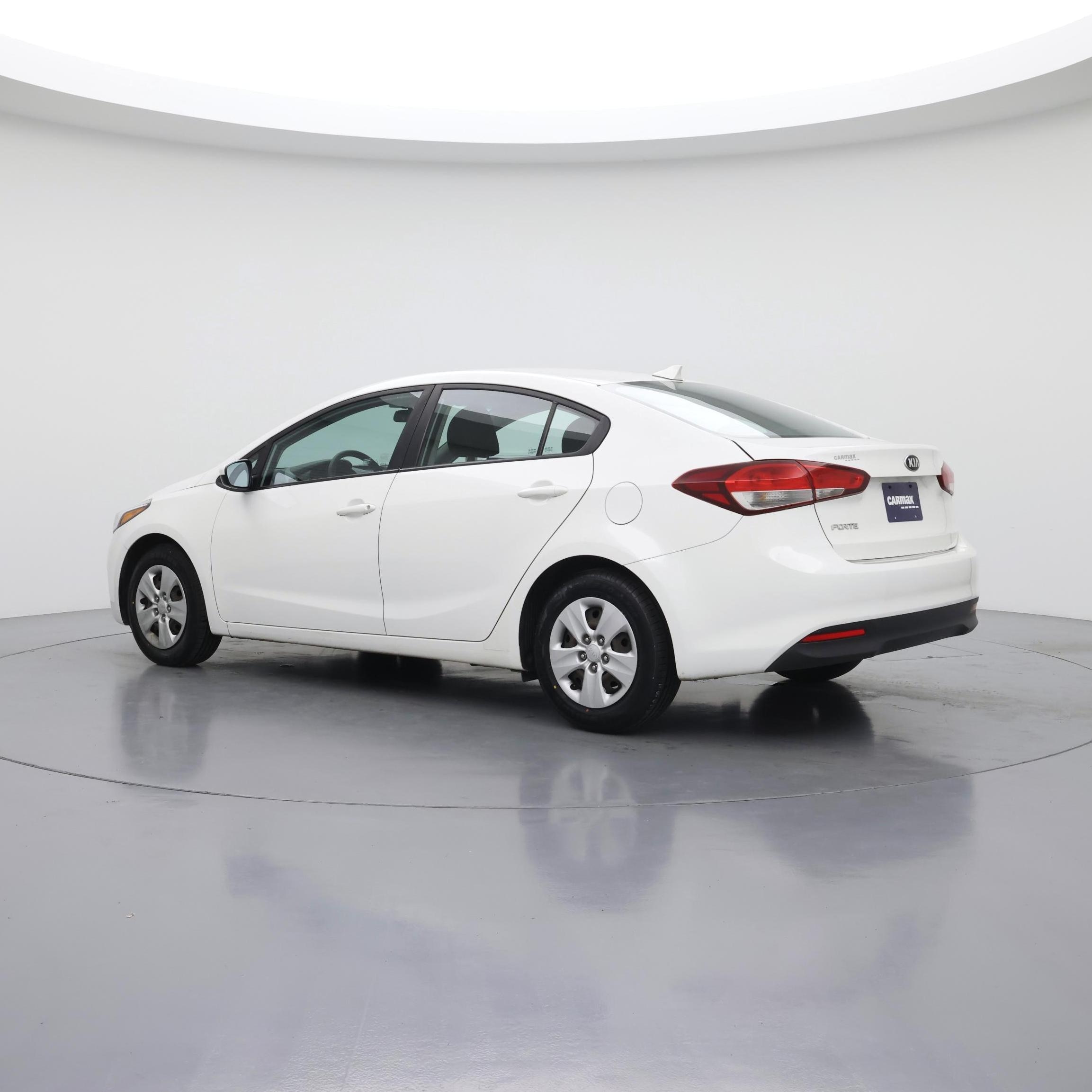 Thumbnail: 2017 Kia Forte - 3